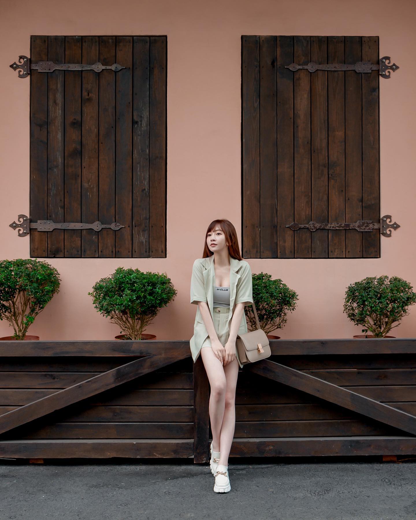 氣質爆乳正妹「篠崎泫」被她「飽滿乳量」嚇壞！ 白皙美腿有夠長-第1章-图片9