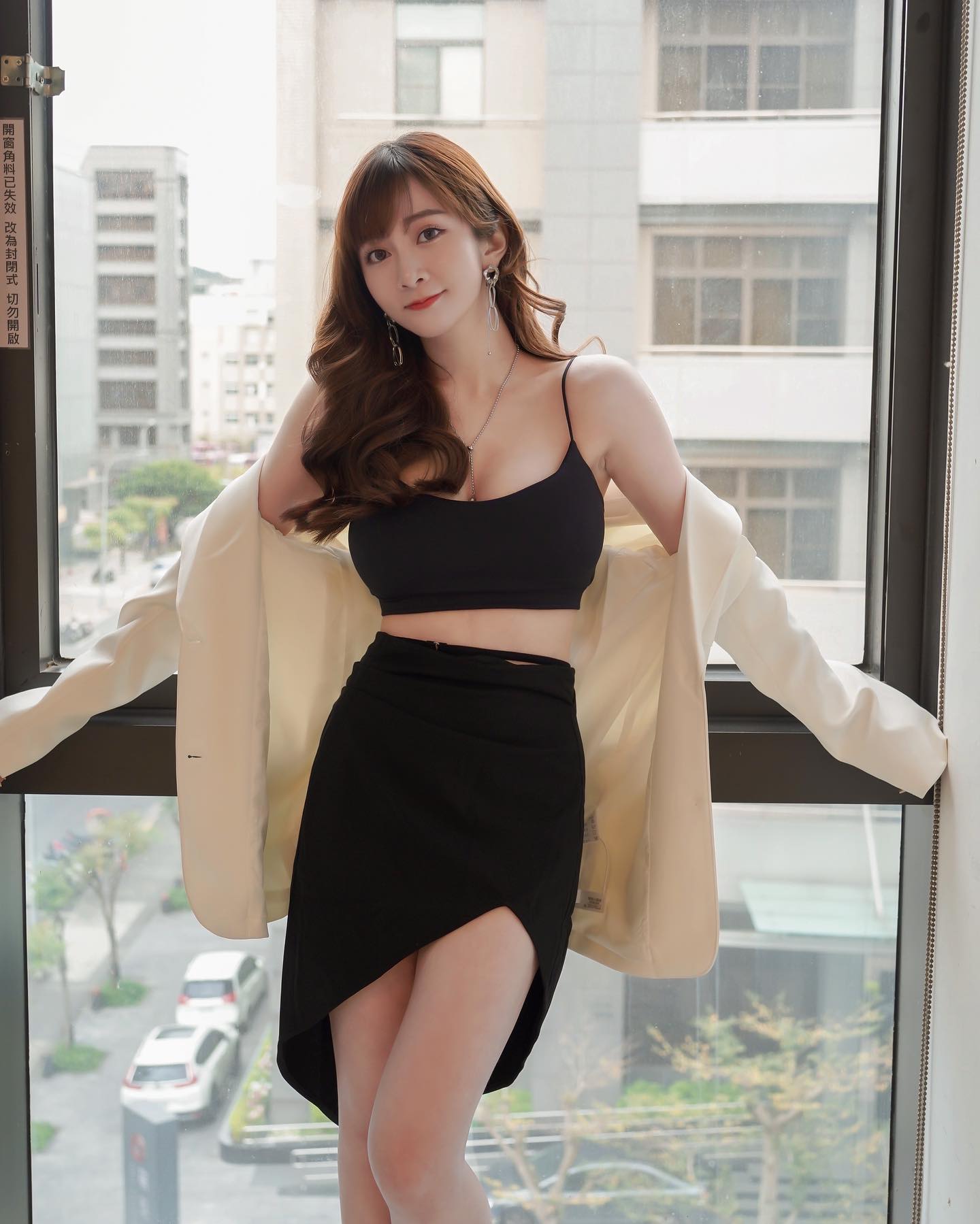 氣質爆乳正妹「篠崎泫」被她「飽滿乳量」嚇壞！ 白皙美腿有夠長-第1章-图片8