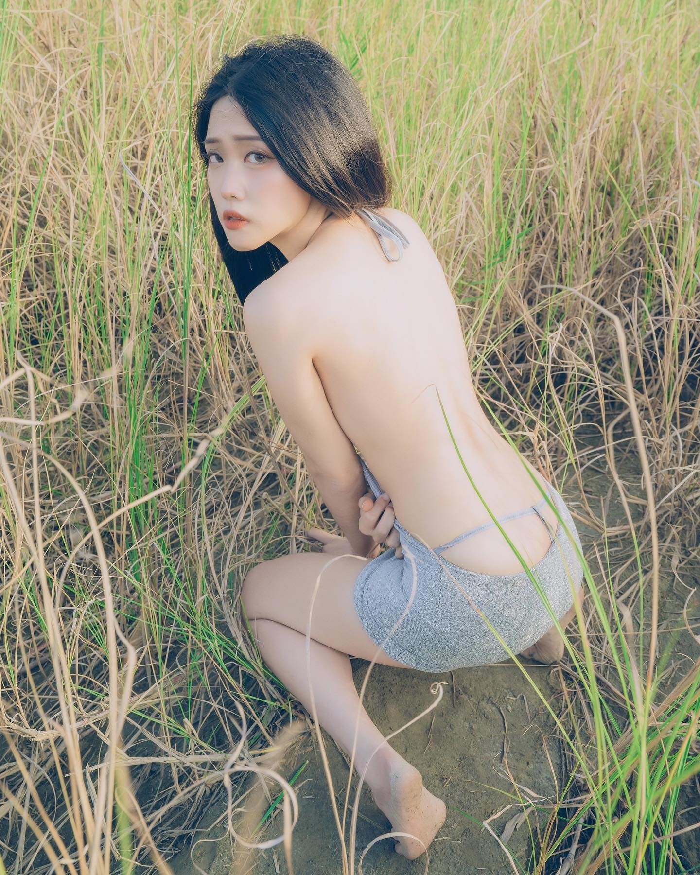 超生猛正妹「Eyo咿呦」每個角度都讓人心癢難耐，超深V視角「胸器快彈出來」-第1章-图片3