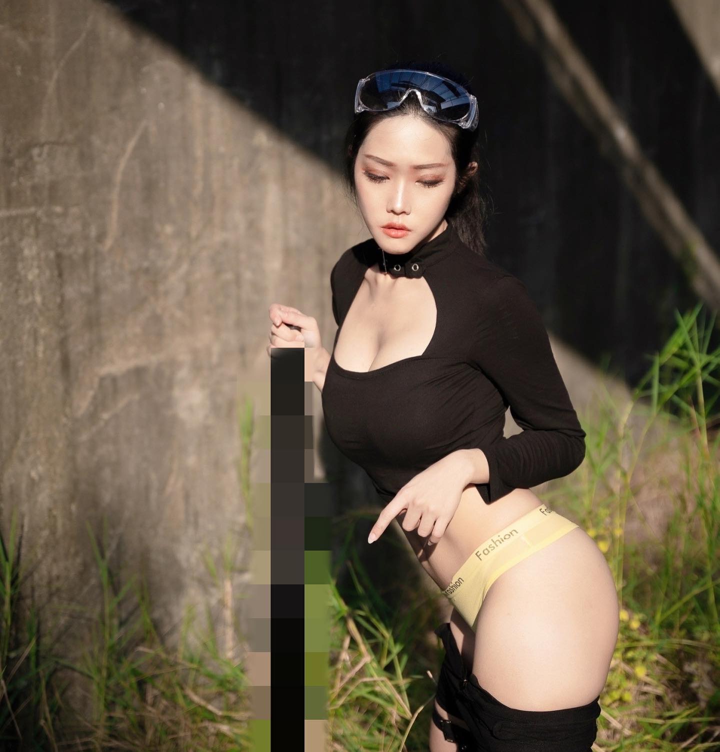 超生猛正妹「Eyo咿呦」每個角度都讓人心癢難耐，超深V視角「胸器快彈出來」-第1章-图片7