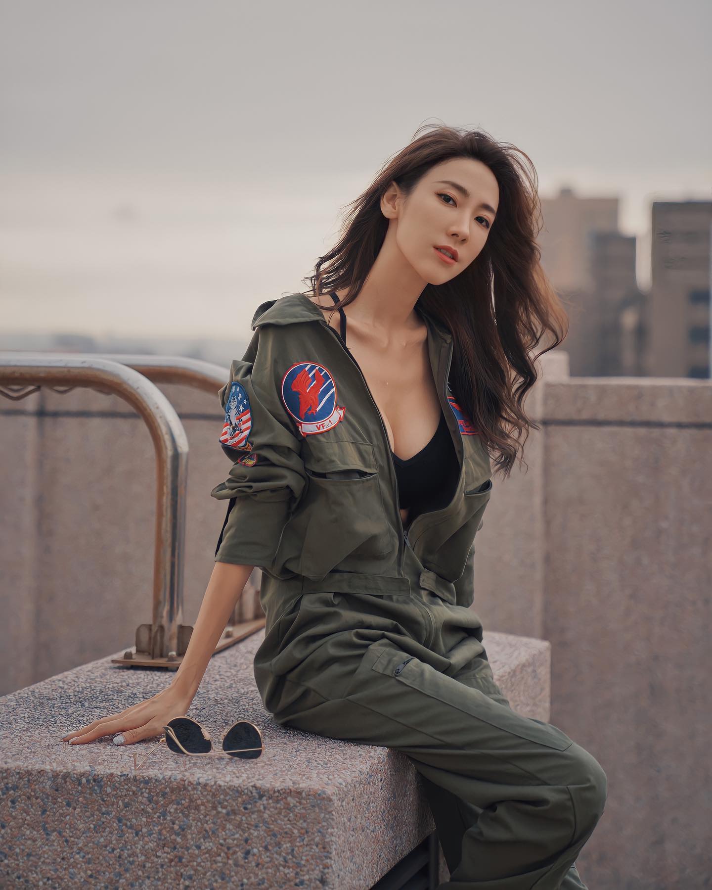 胸爆女神「Annabelle安娜」超低胸背心的渾圓碗公奶，看一眼就能感受心動電流傳遍全身-第1章-图片2