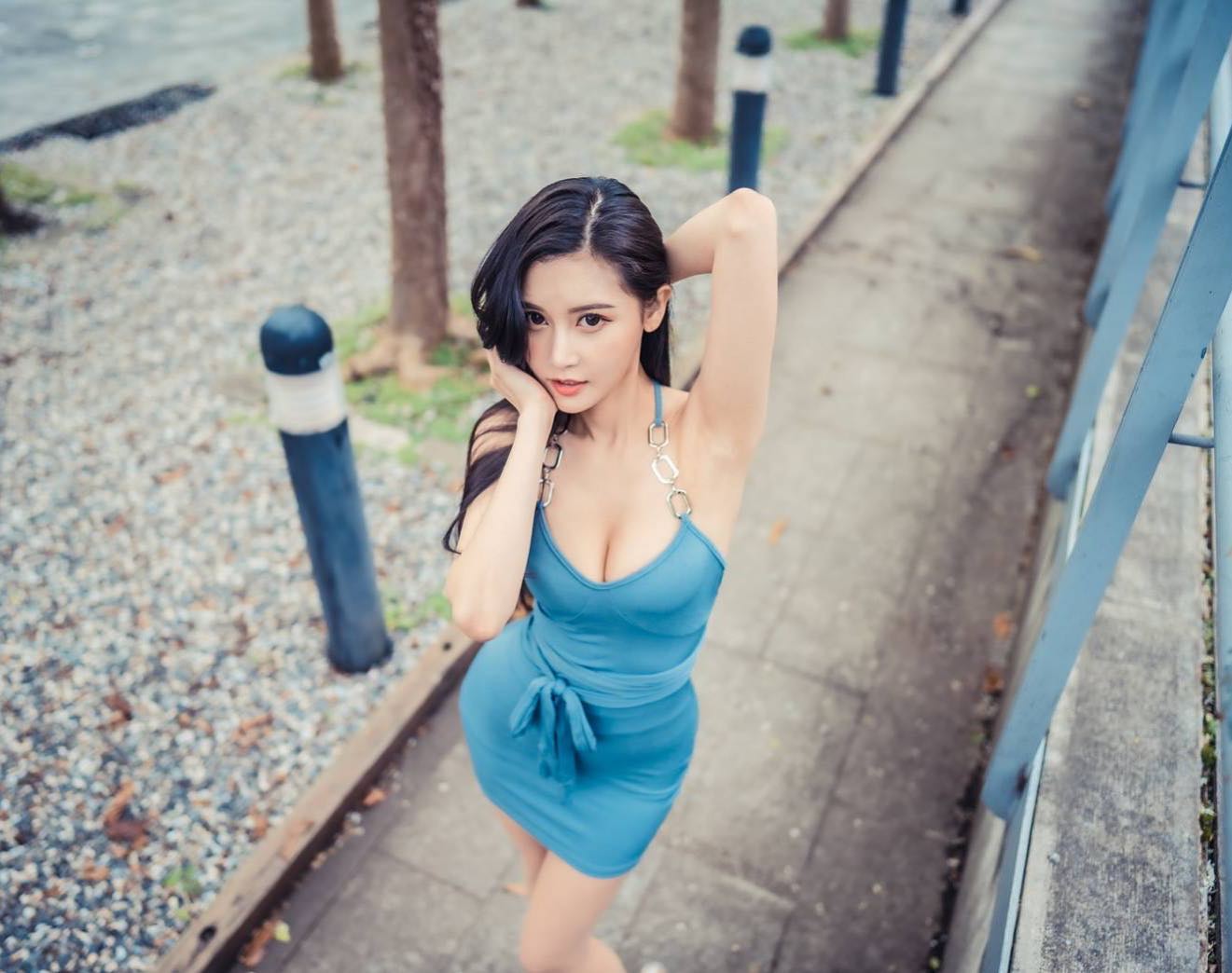 長腿美人「許玲玲」露腿照超美！解放「渾圓美胸」傲人深溝看了超心動！-第1章-图片6