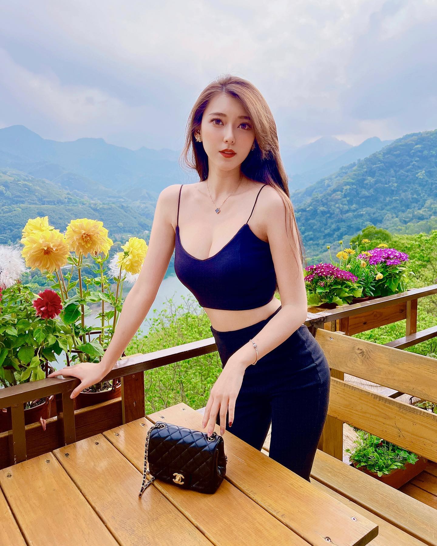 極品天菜「張舒晴」愛笑的眼睛會勾人，殘暴級乳球+迷人臀線讓人招架不住！-第1章-图片6