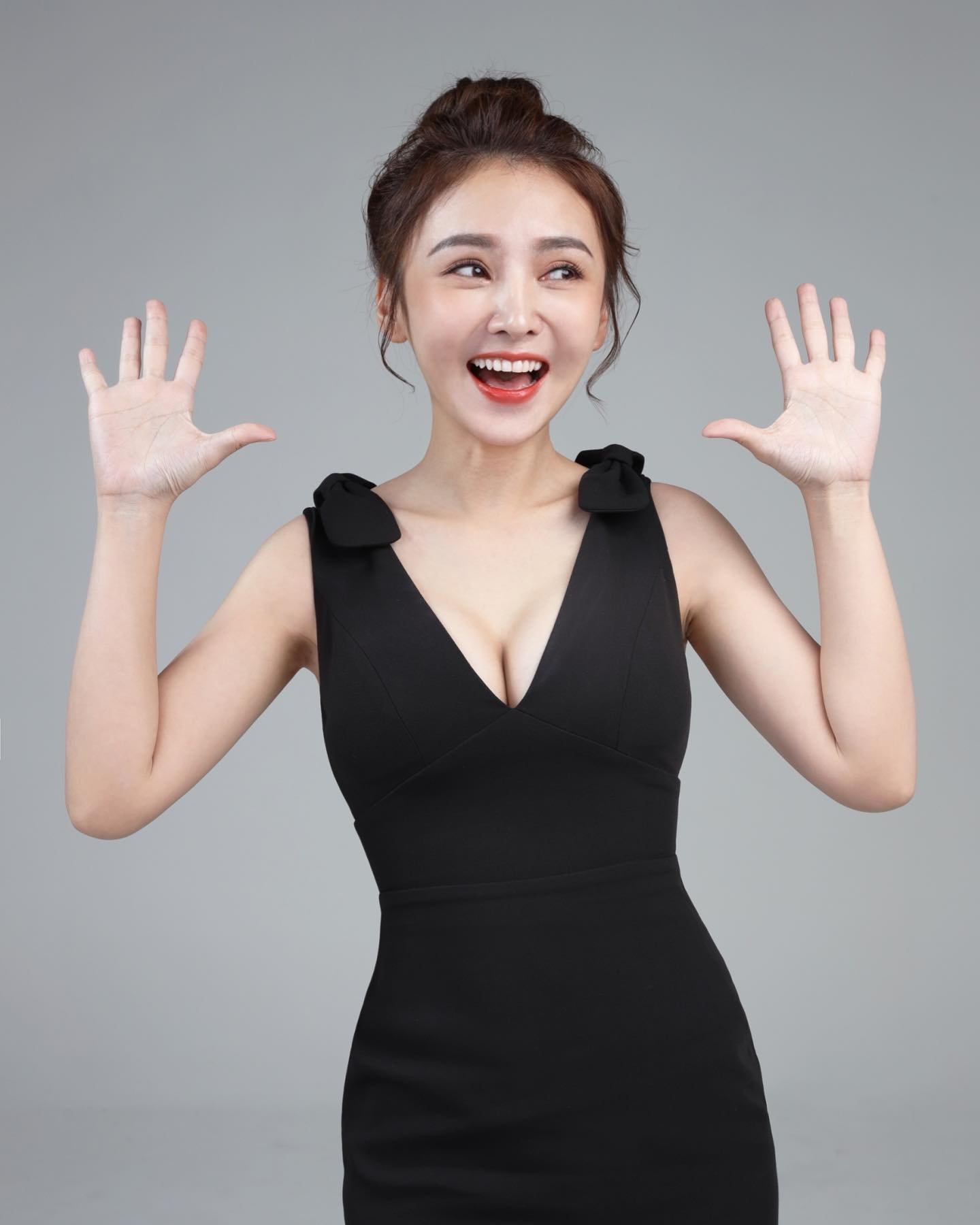 「陳子玄」笑容好會放電！回眸一笑讓人秒戀愛，大曬「白嫩豪乳」讓網友激動了！-第1章-图片6