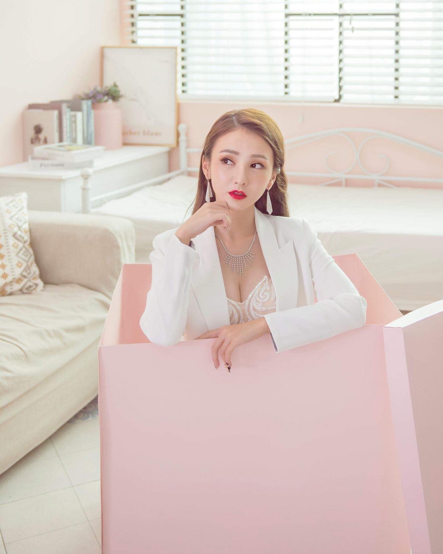 「陳子玄」笑容好會放電！回眸一笑讓人秒戀愛，大曬「白嫩豪乳」讓網友激動了！-第1章-图片5