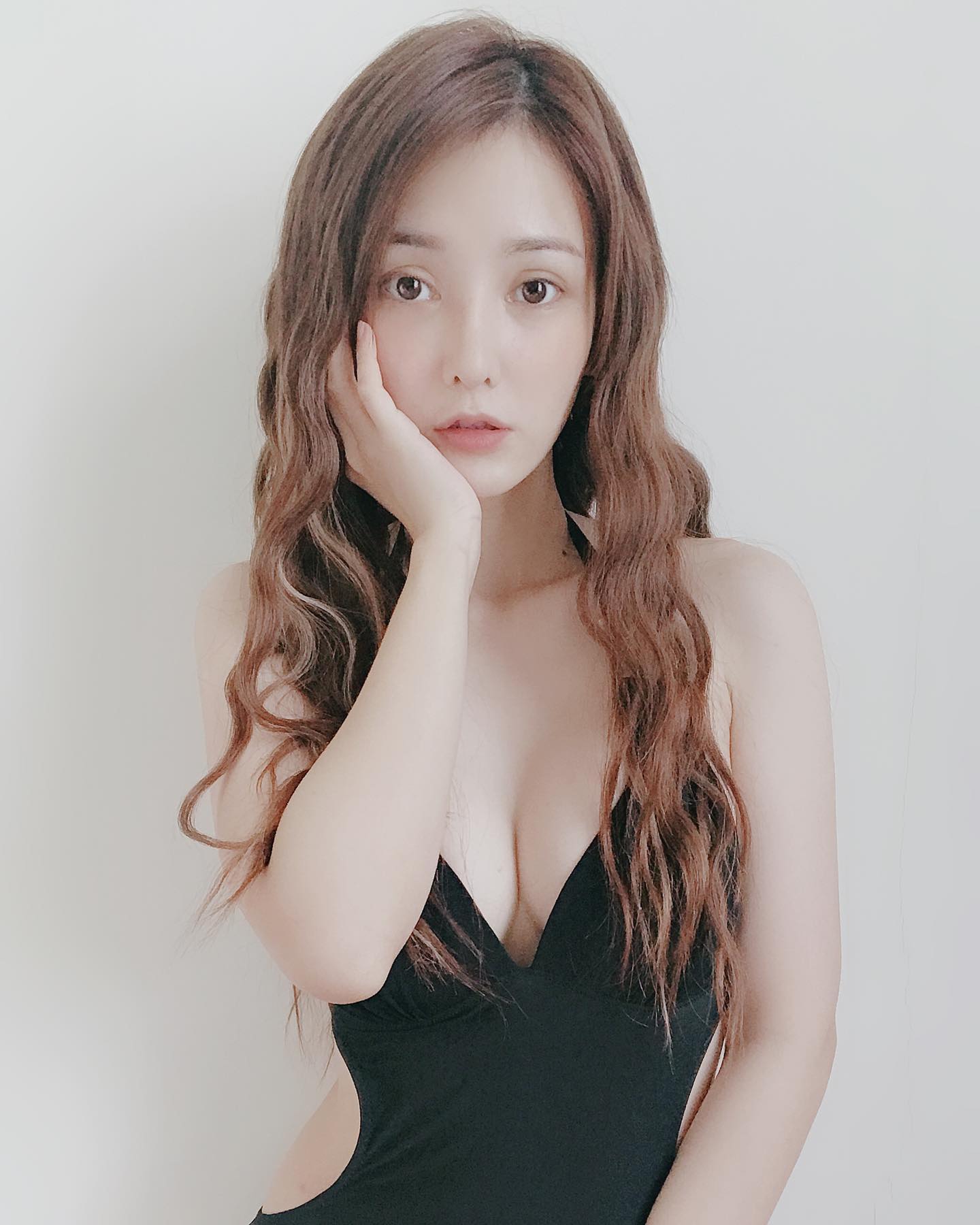 「陳子玄」笑容好會放電！回眸一笑讓人秒戀愛，大曬「白嫩豪乳」讓網友激動了！-第1章-图片7