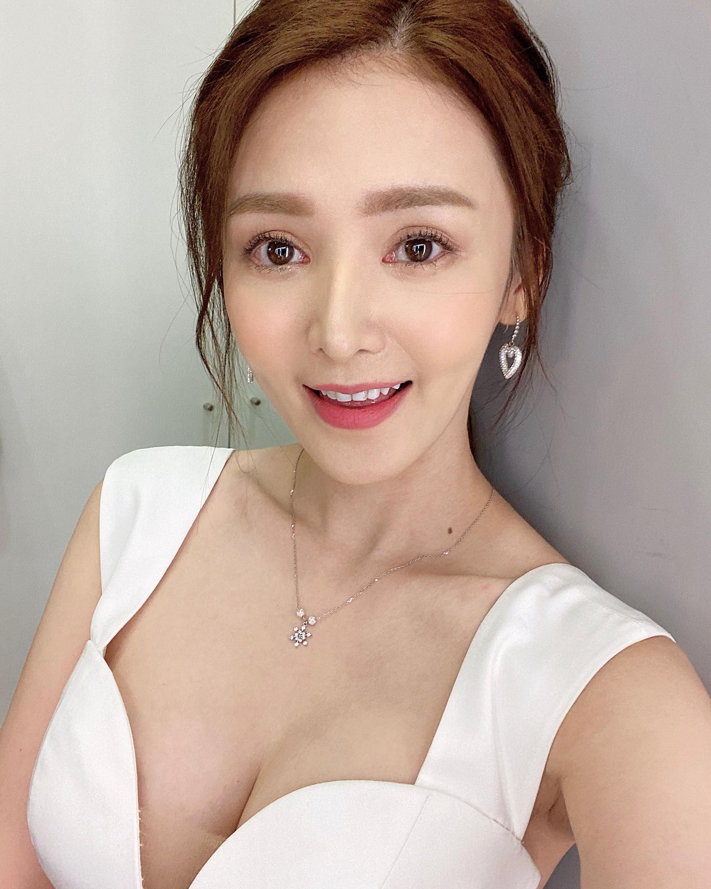 「陳子玄」笑容好會放電！回眸一笑讓人秒戀愛，大曬「白嫩豪乳」讓網友激動了！-第1章-图片8