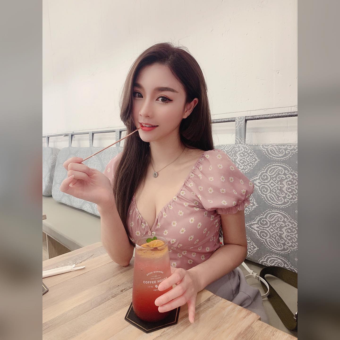 巨乳正妹「陳姿含」無辜大眼好誘惑「邪惡美乳」要蹦出來，腰瘦奶澎的極致線條！-第1章-图片4