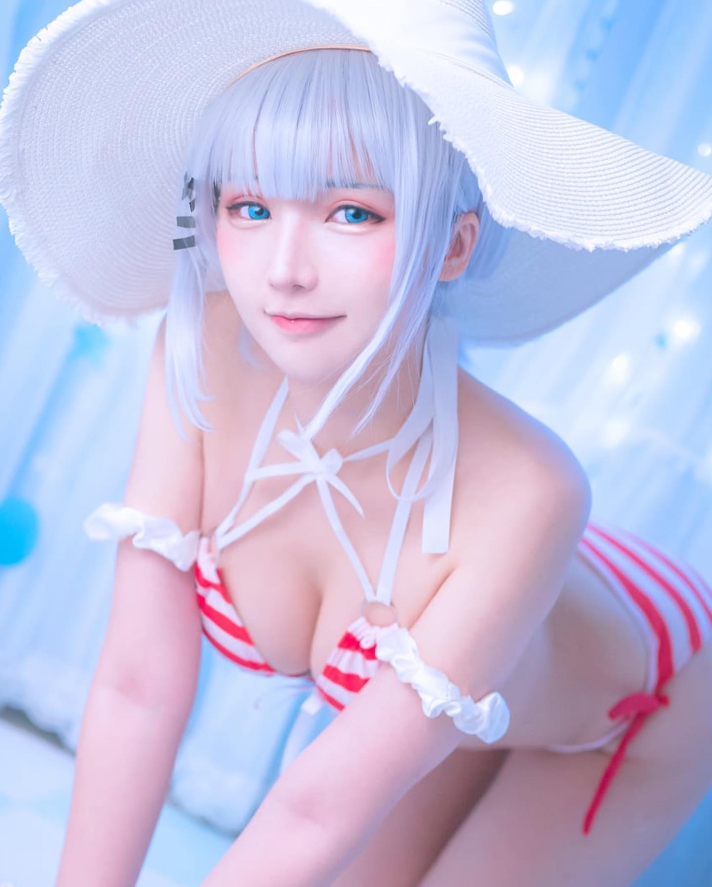 Sister cosplayer