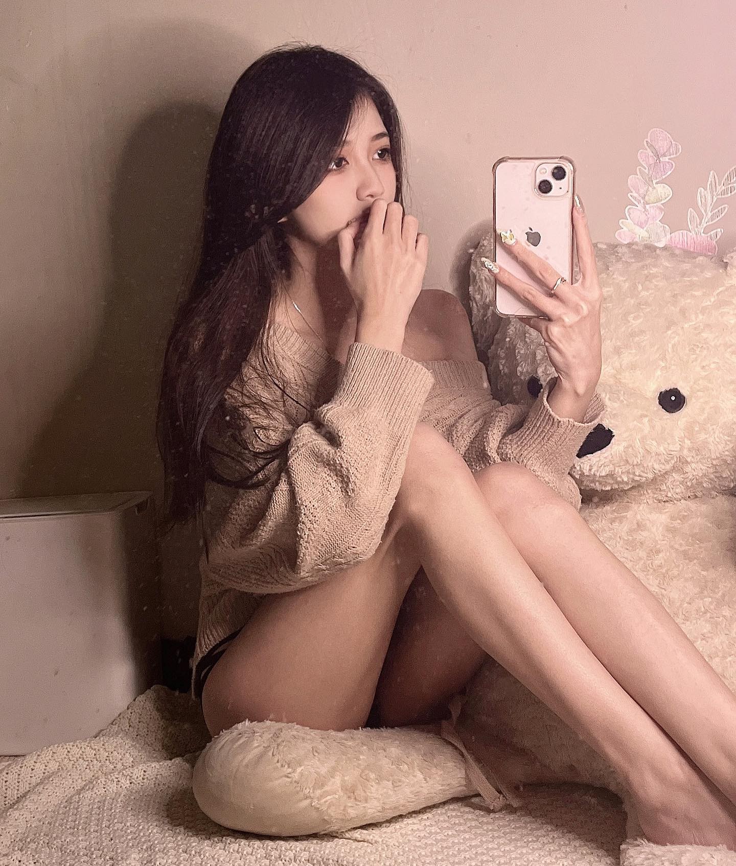 甜心「瞳瞳kimi」上衣滑落「春光乍現」畫面好粉嫩！誘惑的「惹火自拍」讓人受不了-第1章-图片5