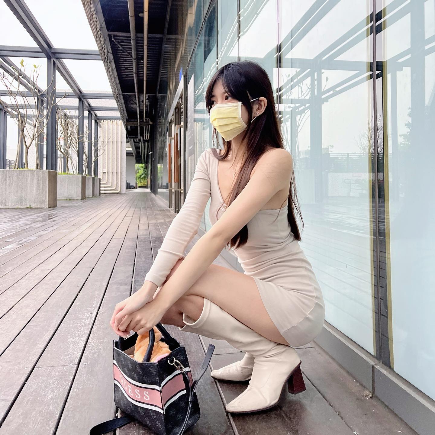 甜心「瞳瞳kimi」上衣滑落「春光乍現」畫面好粉嫩！誘惑的「惹火自拍」讓人受不了-第1章-图片8