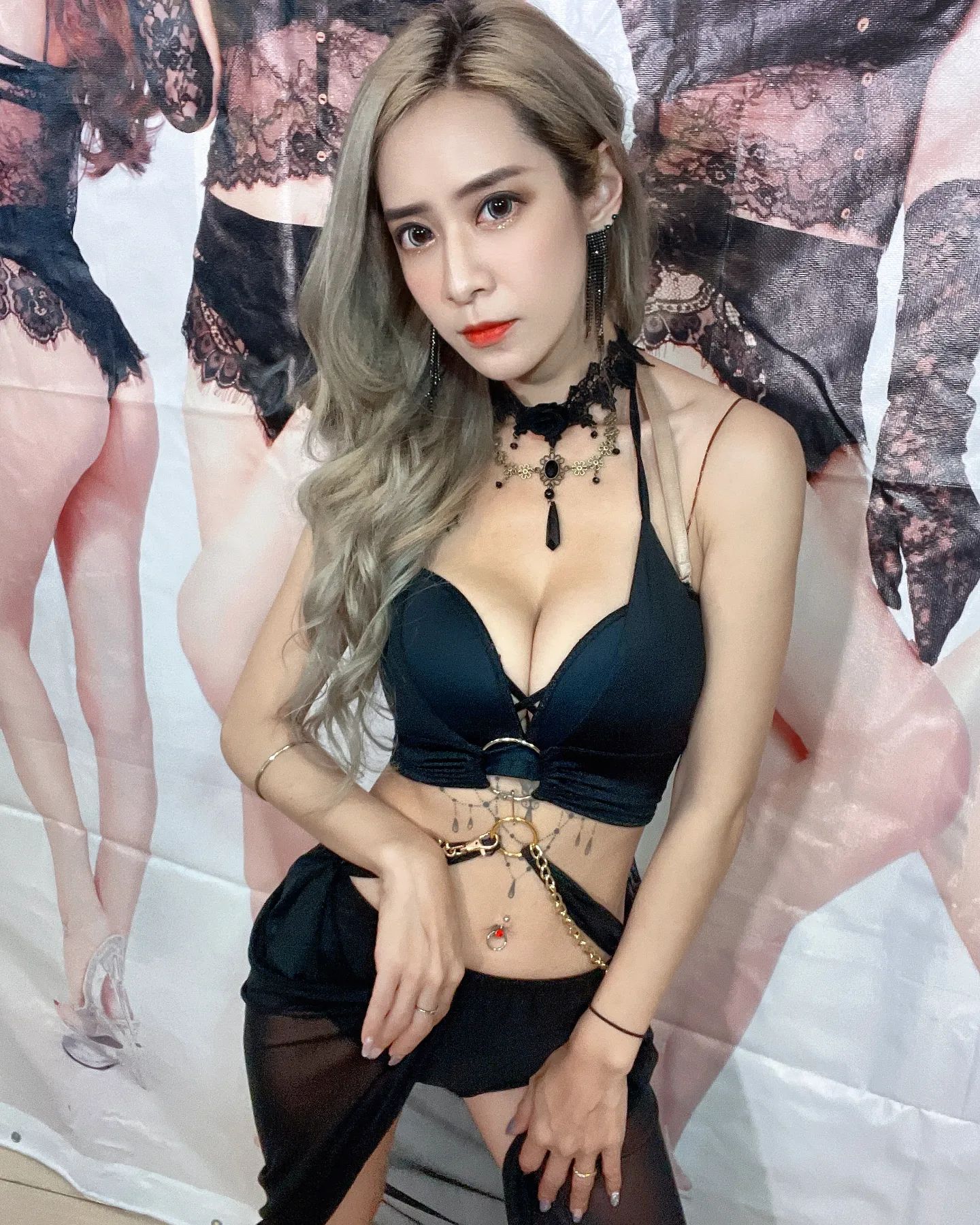 超正美胸辣妹「陳安雅」胸前渾圓飽滿超誘惑，高顏值臉蛋看不膩，超狂尺寸兇猛啊！-第1章-图片10