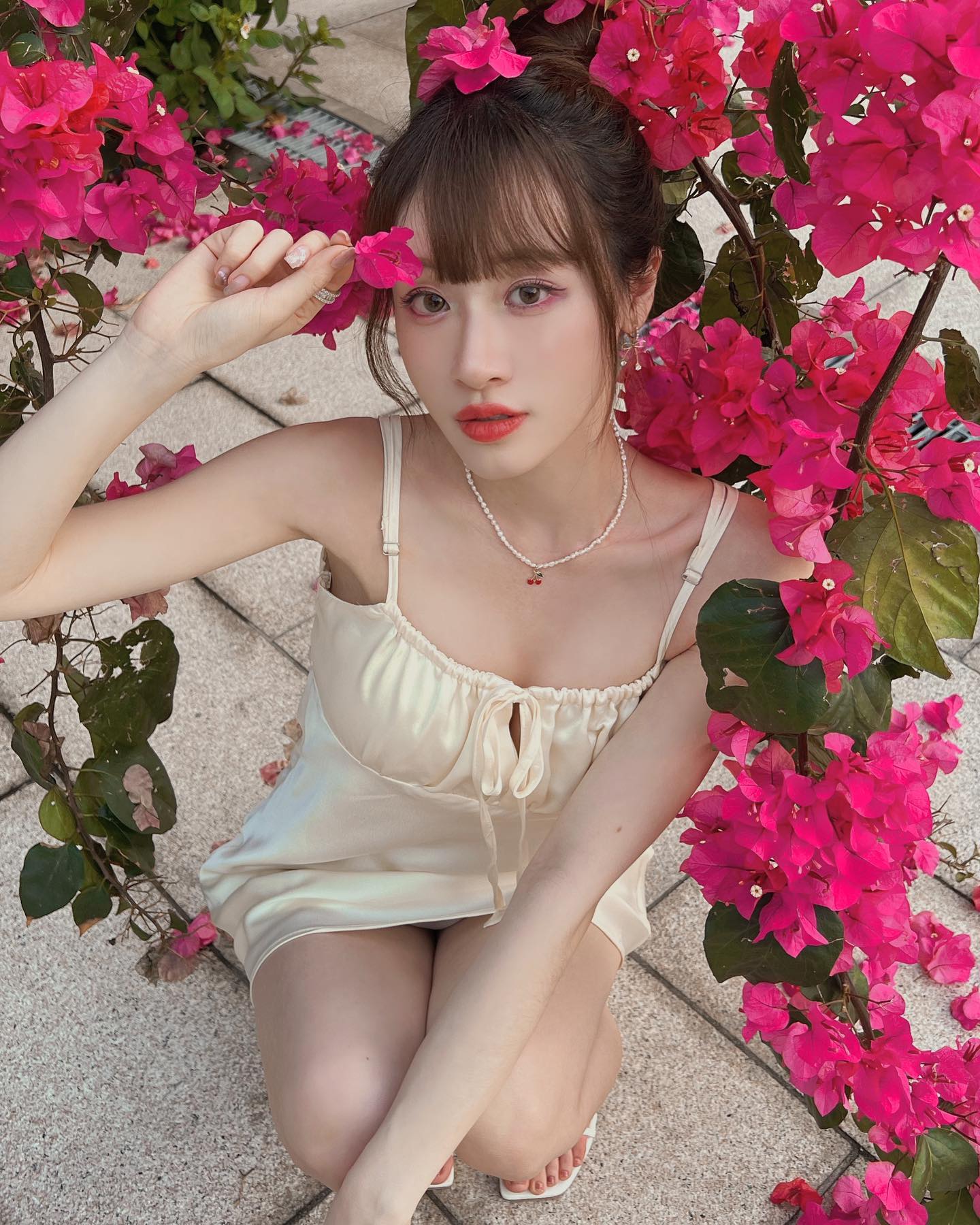 女神「陳0」畫面有夠飽滿！窄裙包臀「逆天長腿」乍現，甜美顏值破表！-第1章-图片5