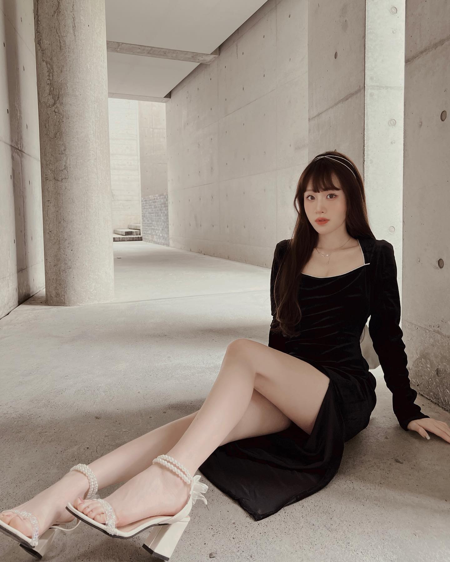 女神「陳0」畫面有夠飽滿！窄裙包臀「逆天長腿」乍現，甜美顏值破表！-第1章-图片7