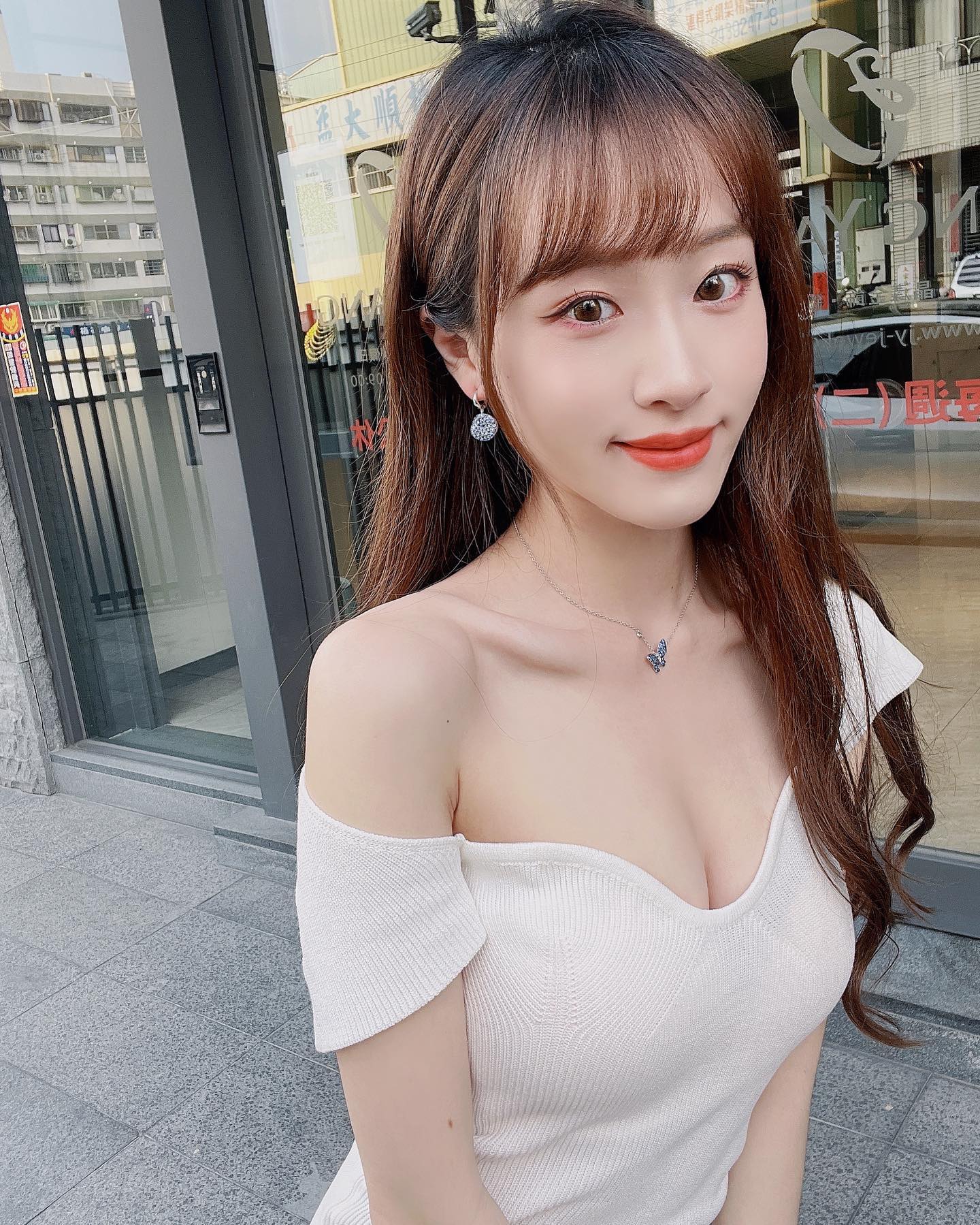 女神「陳0」畫面有夠飽滿！窄裙包臀「逆天長腿」乍現，甜美顏值破表！-第1章-图片10