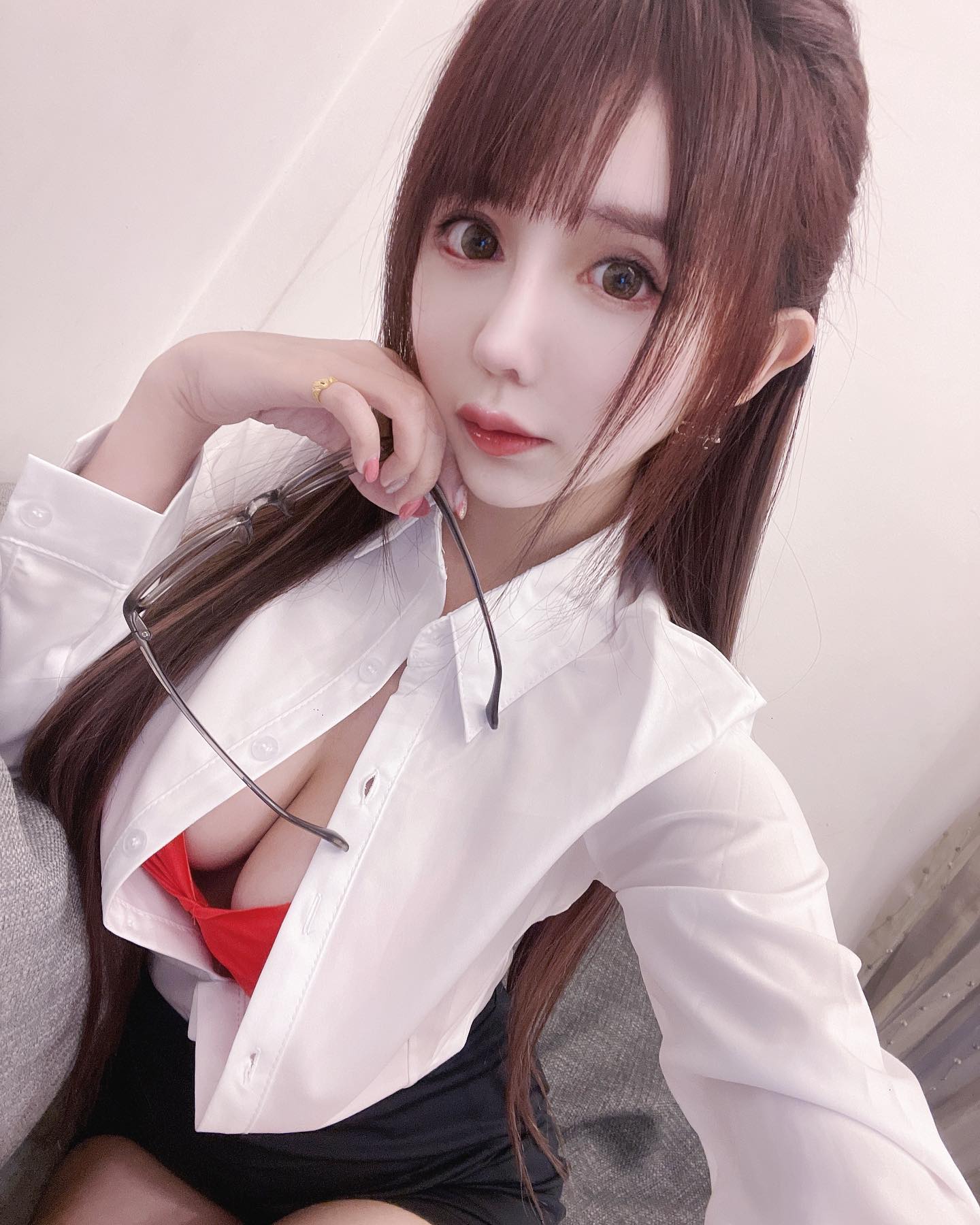 「蔡粉粉」胸前深溝似海，超狂乳量「無限延伸」超邪惡「白嫩圓乳」畫面好害羞-第1章-图片1