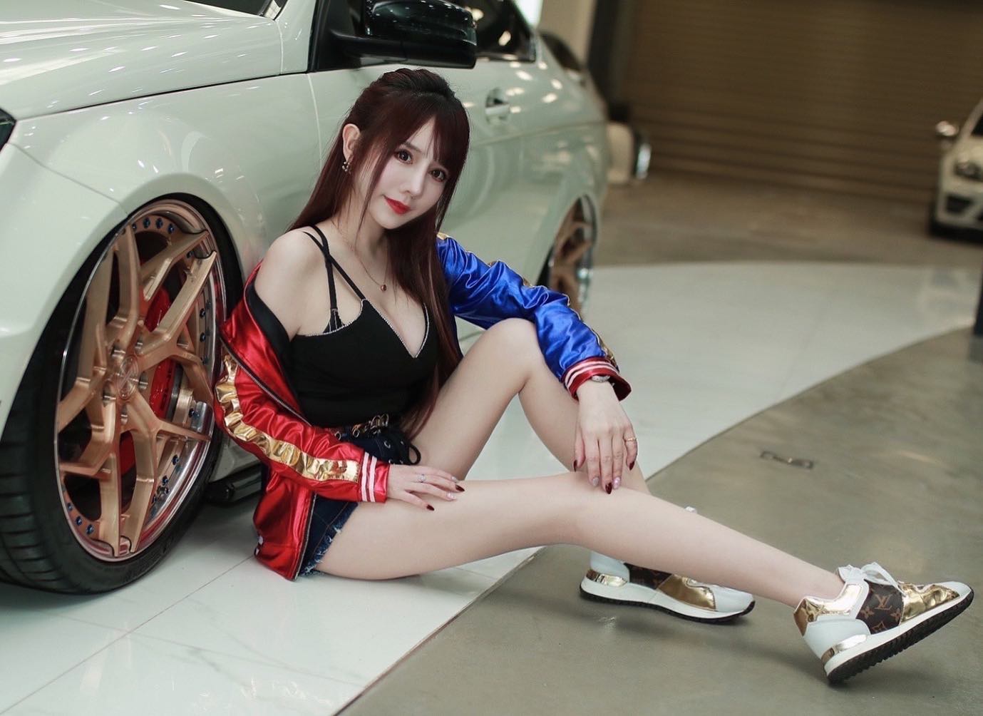 「蔡粉粉」胸前深溝似海，超狂乳量「無限延伸」超邪惡「白嫩圓乳」畫面好害羞-第1章-图片3