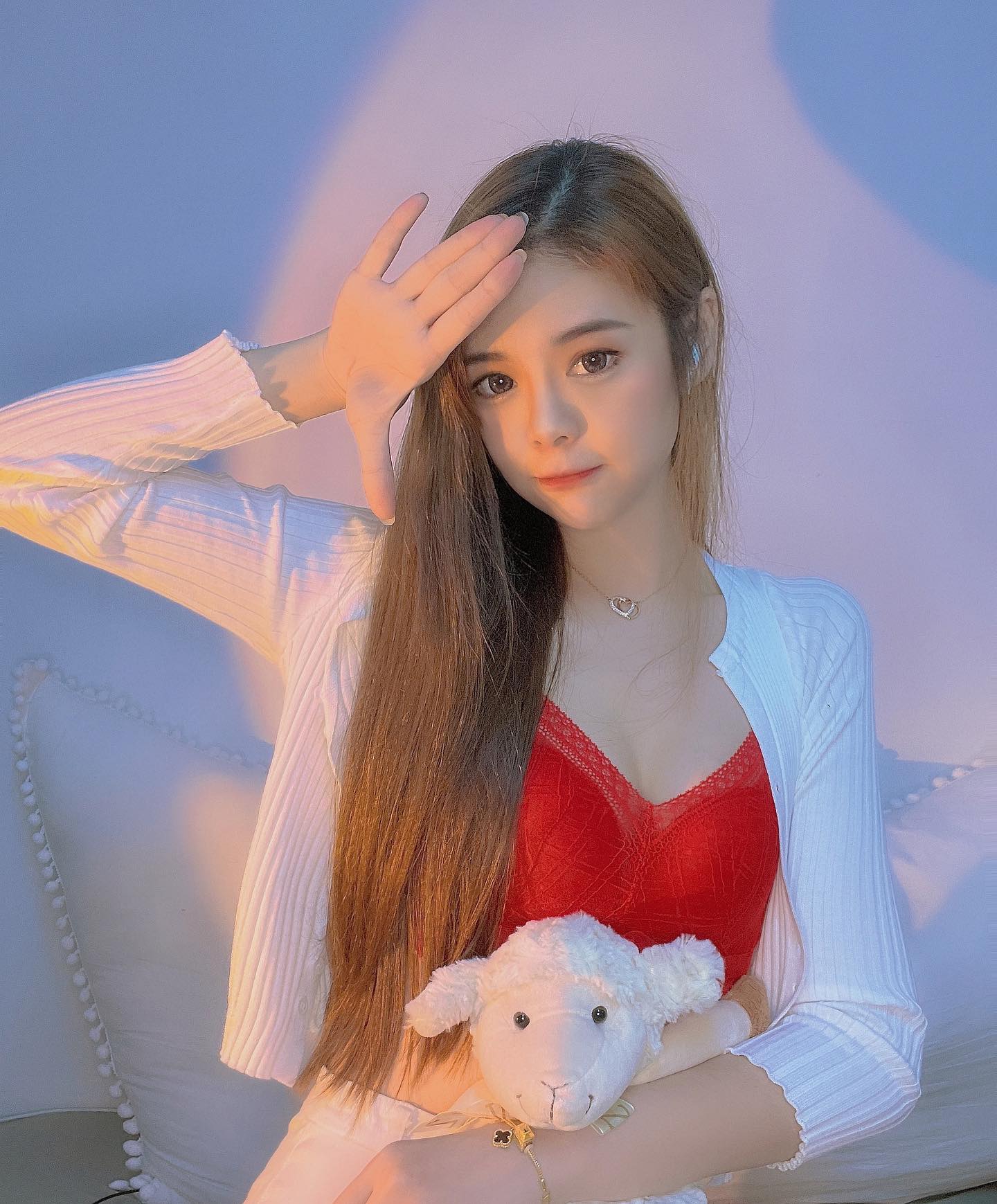 爆乳正妹「潔淩」胸前兩顆「大肉包」大到讓人無法呼吸，形狀線條都好明顯！-第1章-图片4