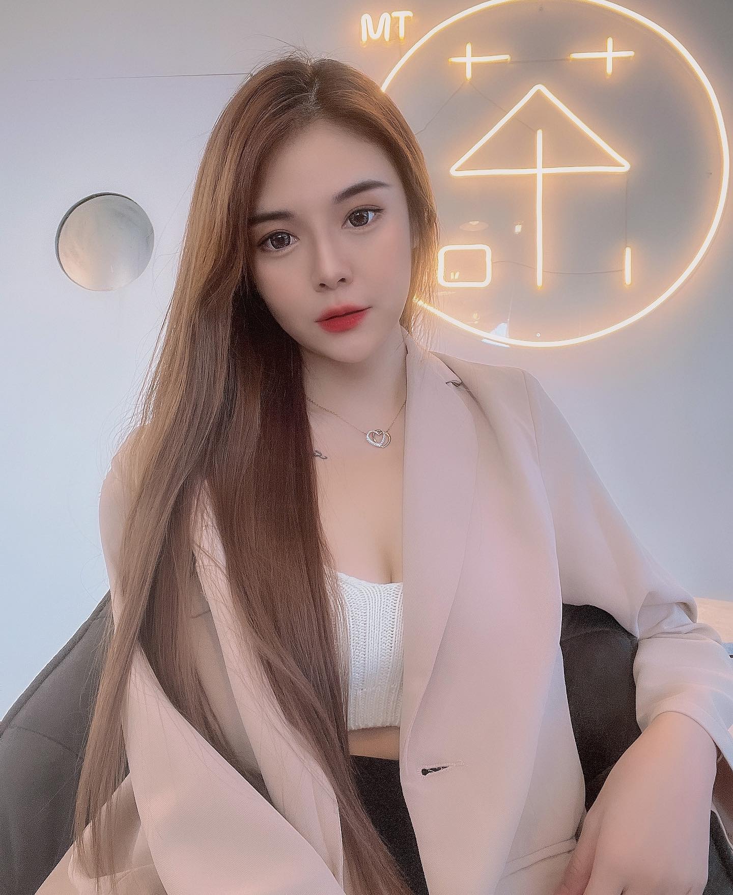 爆乳正妹「潔淩」胸前兩顆「大肉包」大到讓人無法呼吸，形狀線條都好明顯！-第1章-图片9