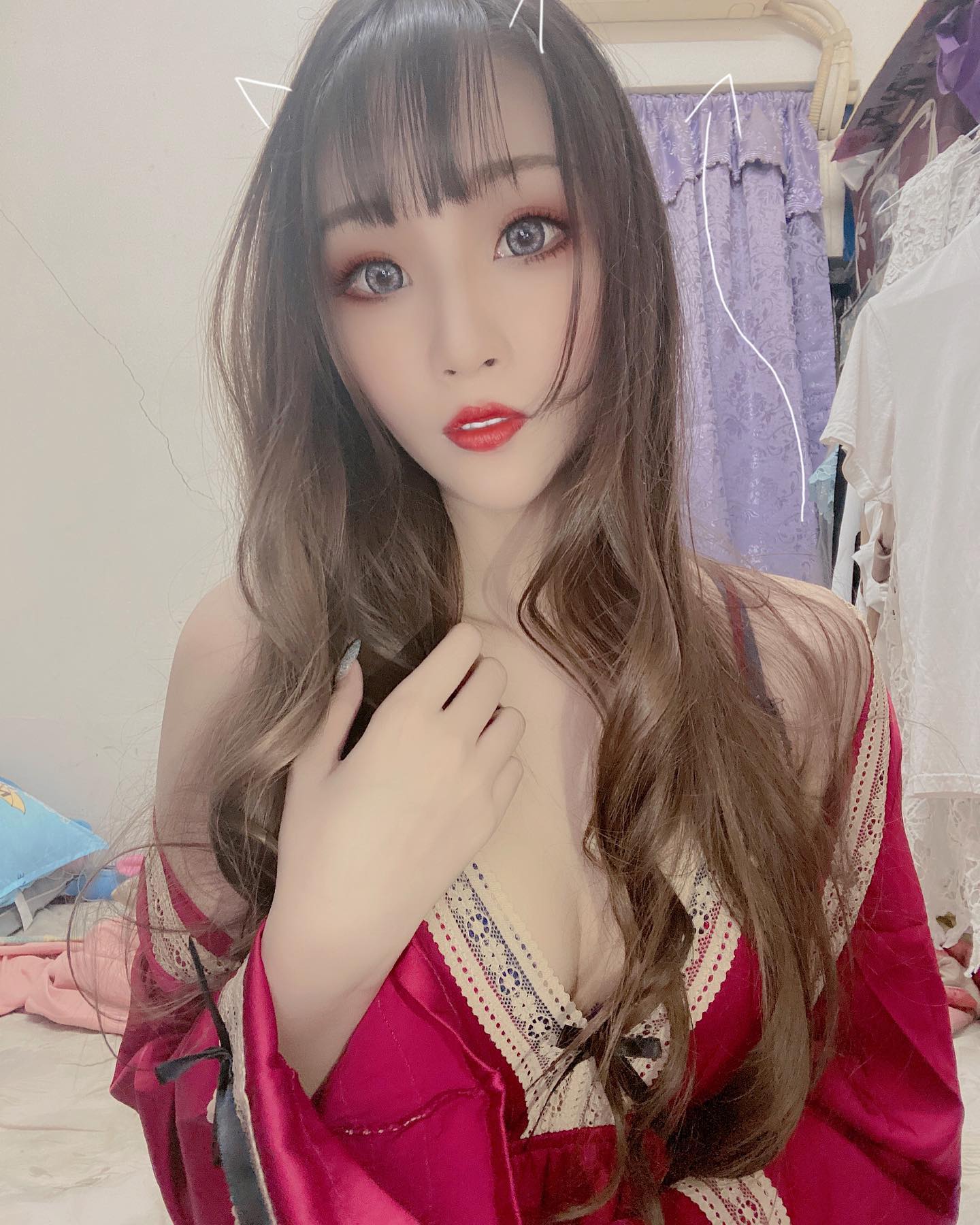 性感奶妹「詩織」胸前「超深海溝」好兇狠！貼近「飽滿巨乳」被嚇壞啦！-第1章-图片2