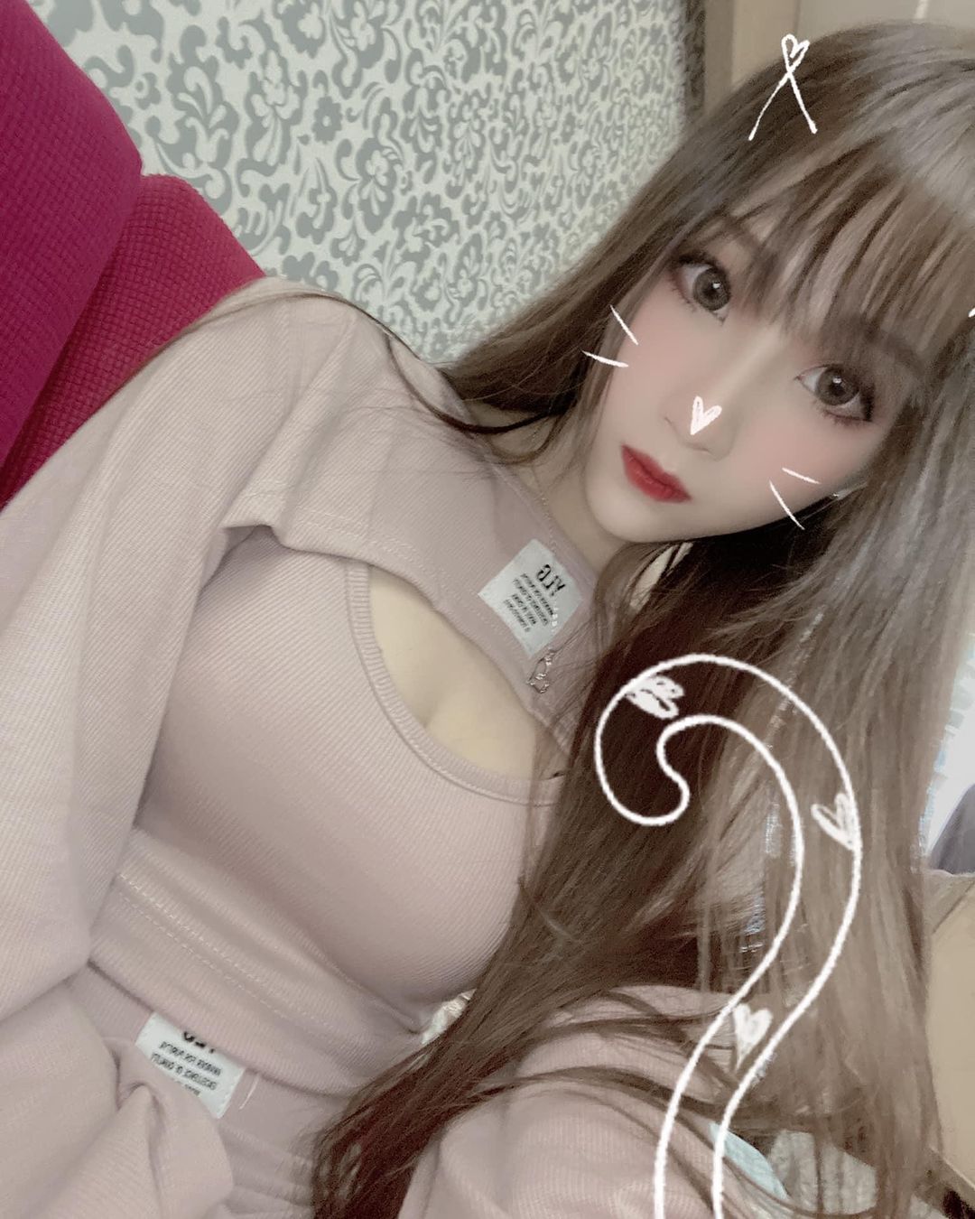 性感奶妹「詩織」胸前「超深海溝」好兇狠！貼近「飽滿巨乳」被嚇壞啦！-第1章-图片6