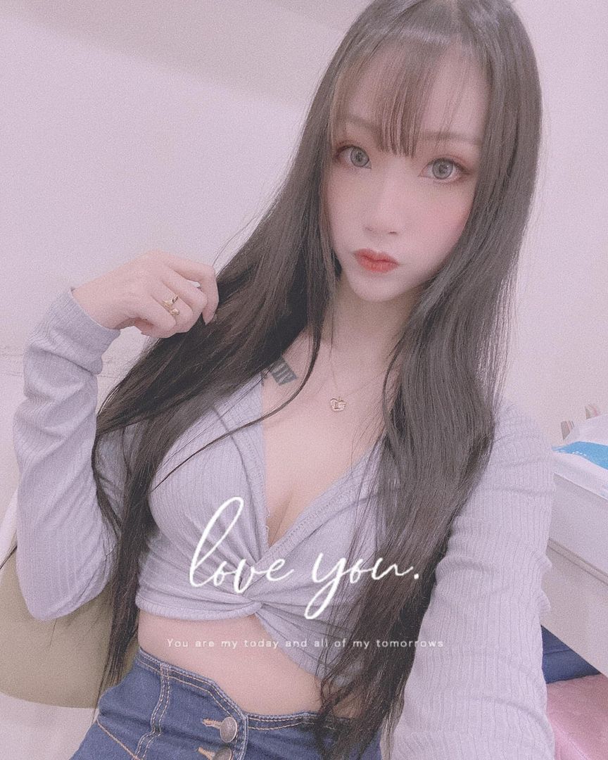 性感奶妹「詩織」胸前「超深海溝」好兇狠！貼近「飽滿巨乳」被嚇壞啦！-第1章-图片8