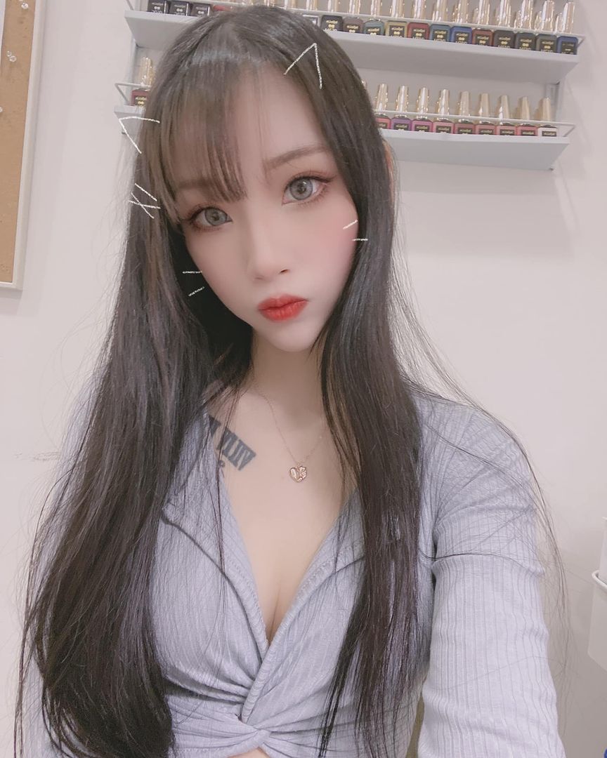 性感奶妹「詩織」胸前「超深海溝」好兇狠！貼近「飽滿巨乳」被嚇壞啦！-第1章-图片10