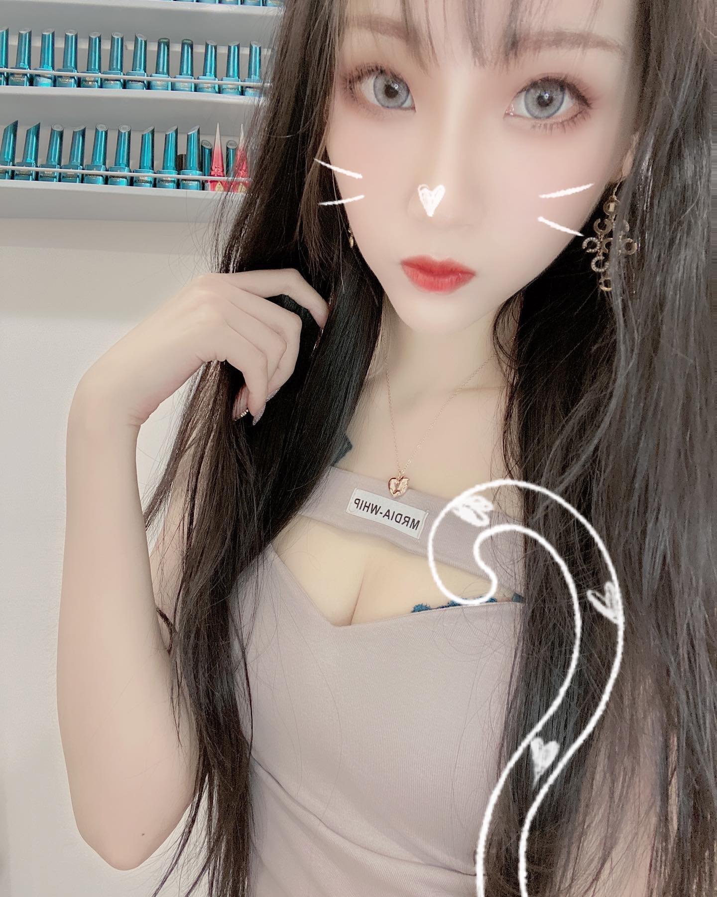 性感奶妹「詩織」胸前「超深海溝」好兇狠！貼近「飽滿巨乳」被嚇壞啦！-第1章-图片9