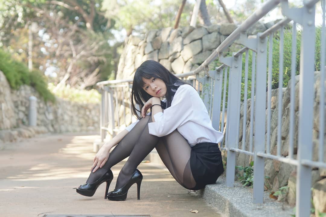 白皙正妹「綾萌」各種「養眼畫面」大秀好身材沒有極限，長腿讓人神魂顛倒！-第1章-图片2