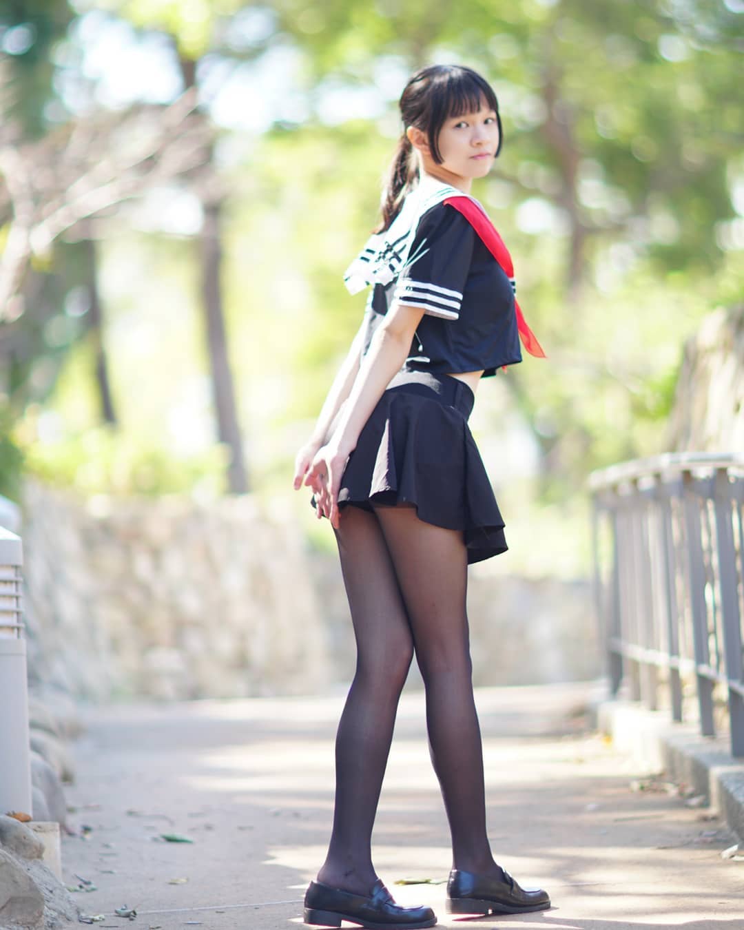 白皙正妹「綾萌」各種「養眼畫面」大秀好身材沒有極限，長腿讓人神魂顛倒！-第1章-图片4