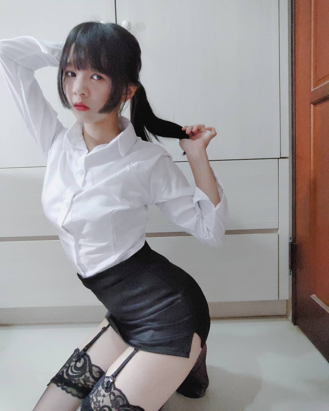 白皙正妹「綾萌」各種「養眼畫面」大秀好身材沒有極限，長腿讓人神魂顛倒！-第1章-图片6