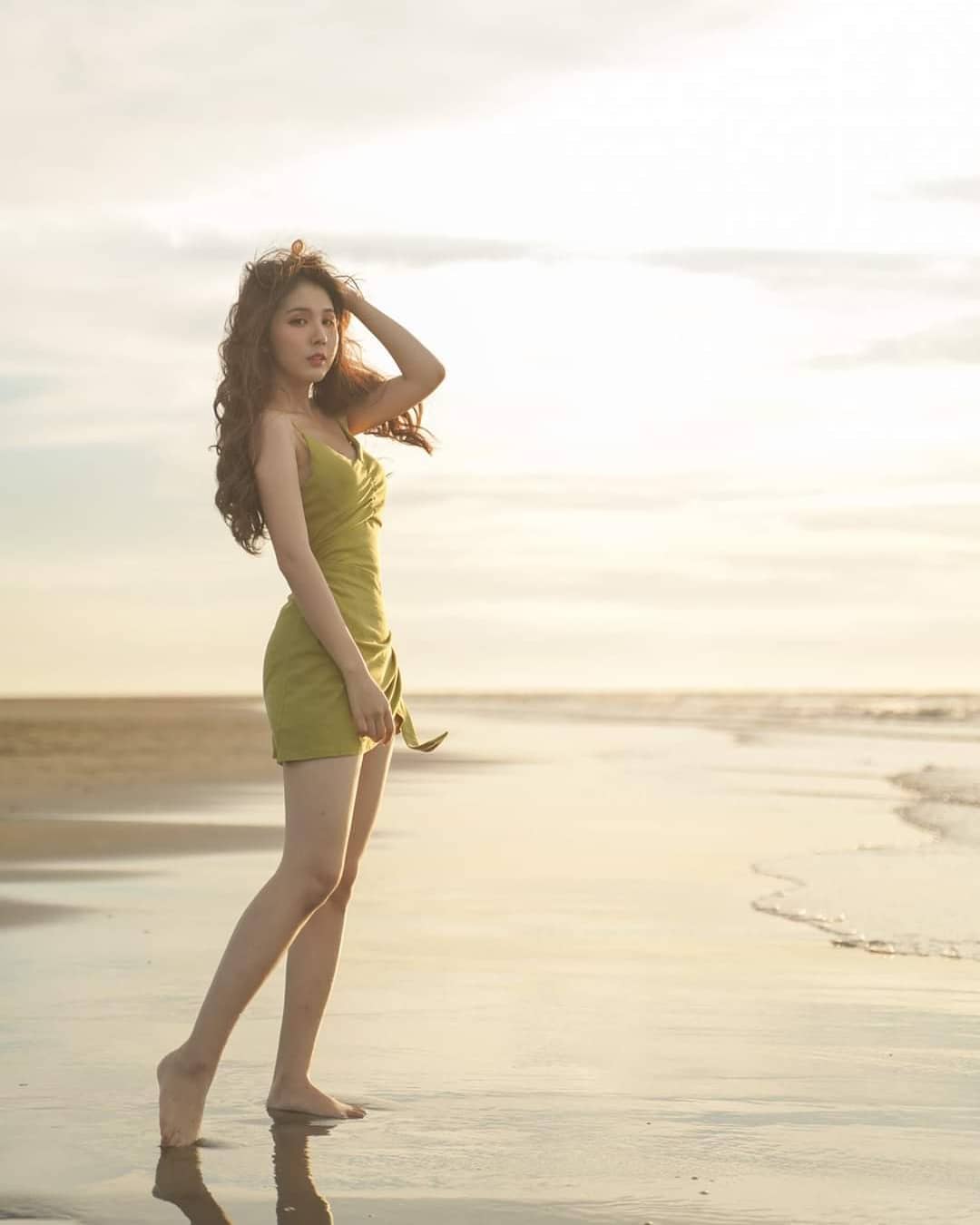 甜美萌妹「花傾夕」傲人巨乳又大又白嫩！獨家「性感長腿」辣暈粉絲！-第1章-图片4