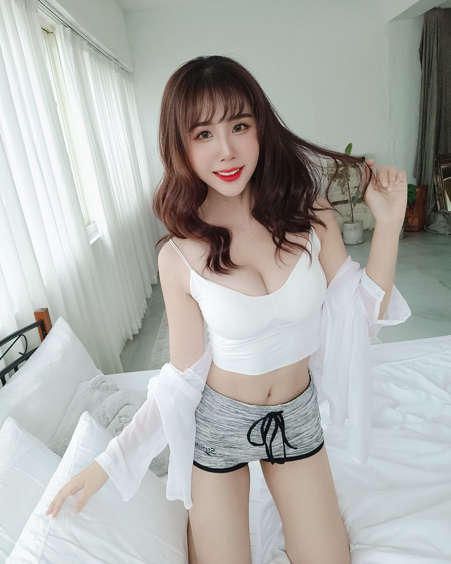 甜美萌妹「花傾夕」傲人巨乳又大又白嫩！獨家「性感長腿」辣暈粉絲！-第1章-图片6