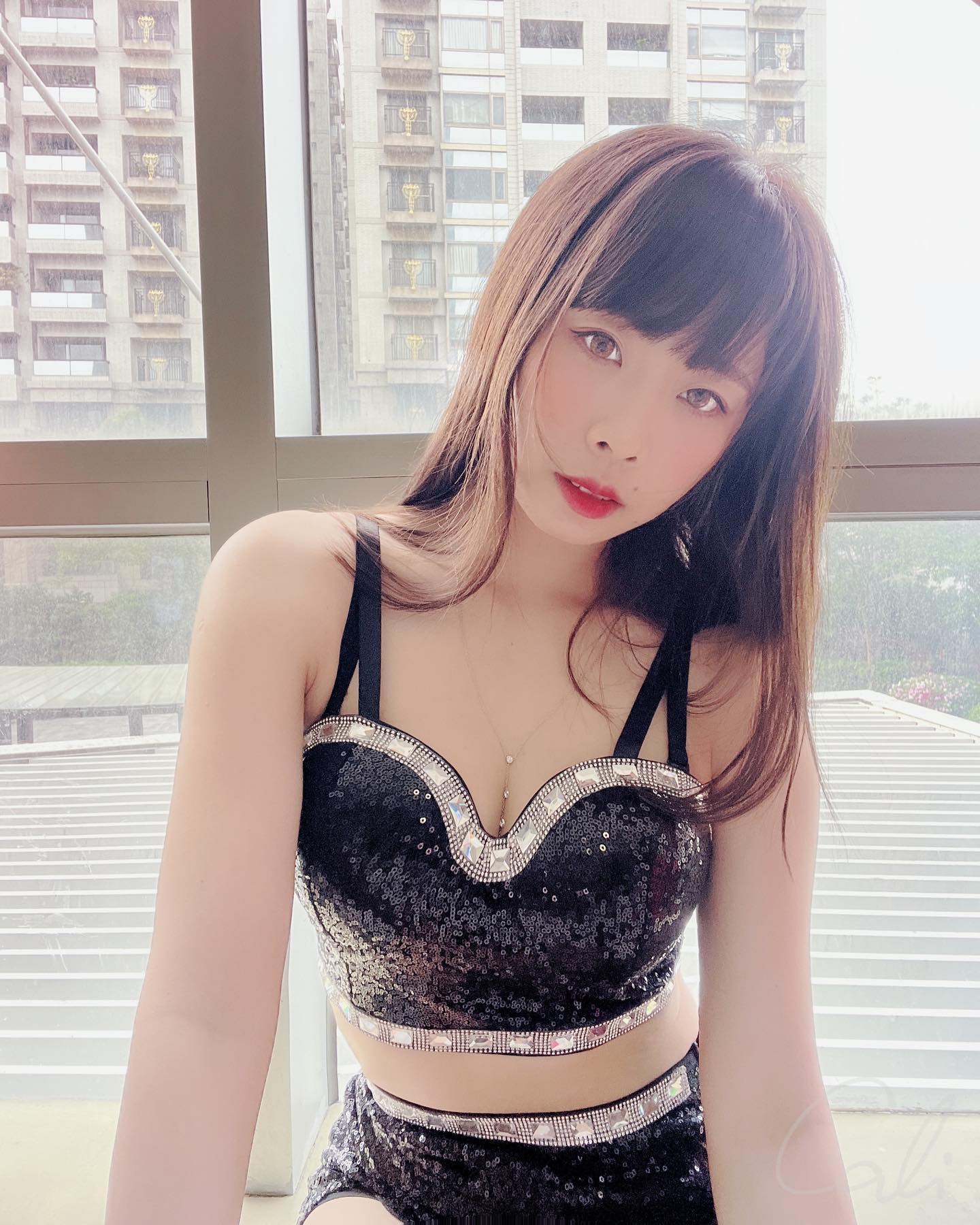 百變妹子「Cali卡兒」水靈大眼就讓人受不了，「惹火造型」好吸引人！-第1章-图片9