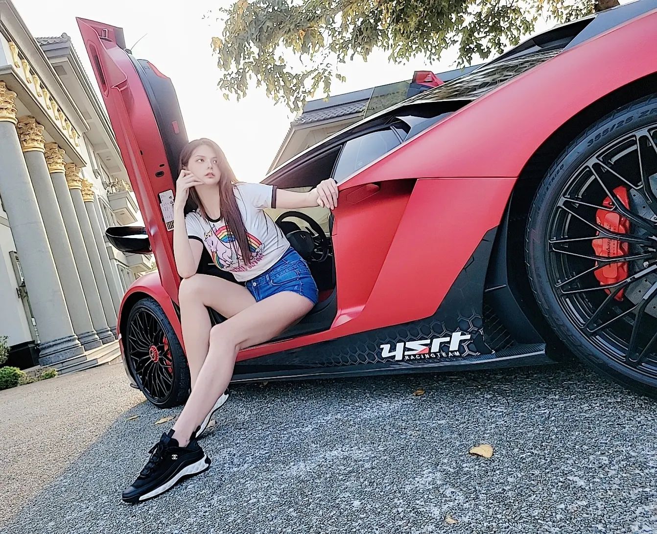 大辣女神「陳婷」豪放打扮尺度大開「袒胸相對」深溝深不見底！-第1章-图片4