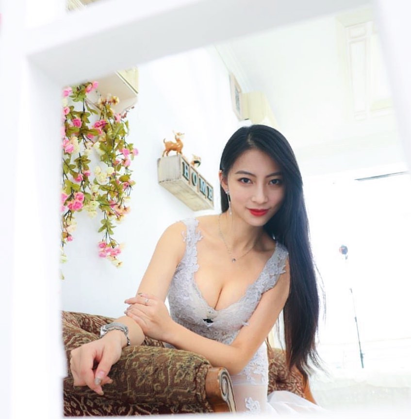 清新美女「白白」輕輕一笑甜美到讓人無法招架！超完美比例好養眼-第1章-图片6