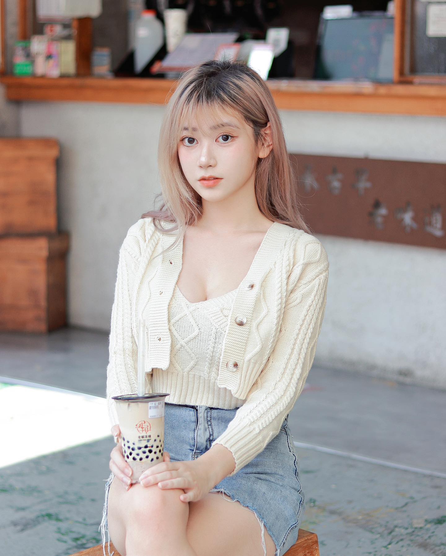 大眼仙女「以涵」太會放電，魔鬼級完美曲線，腿控都招架不住這種誘惑-第1章-图片9