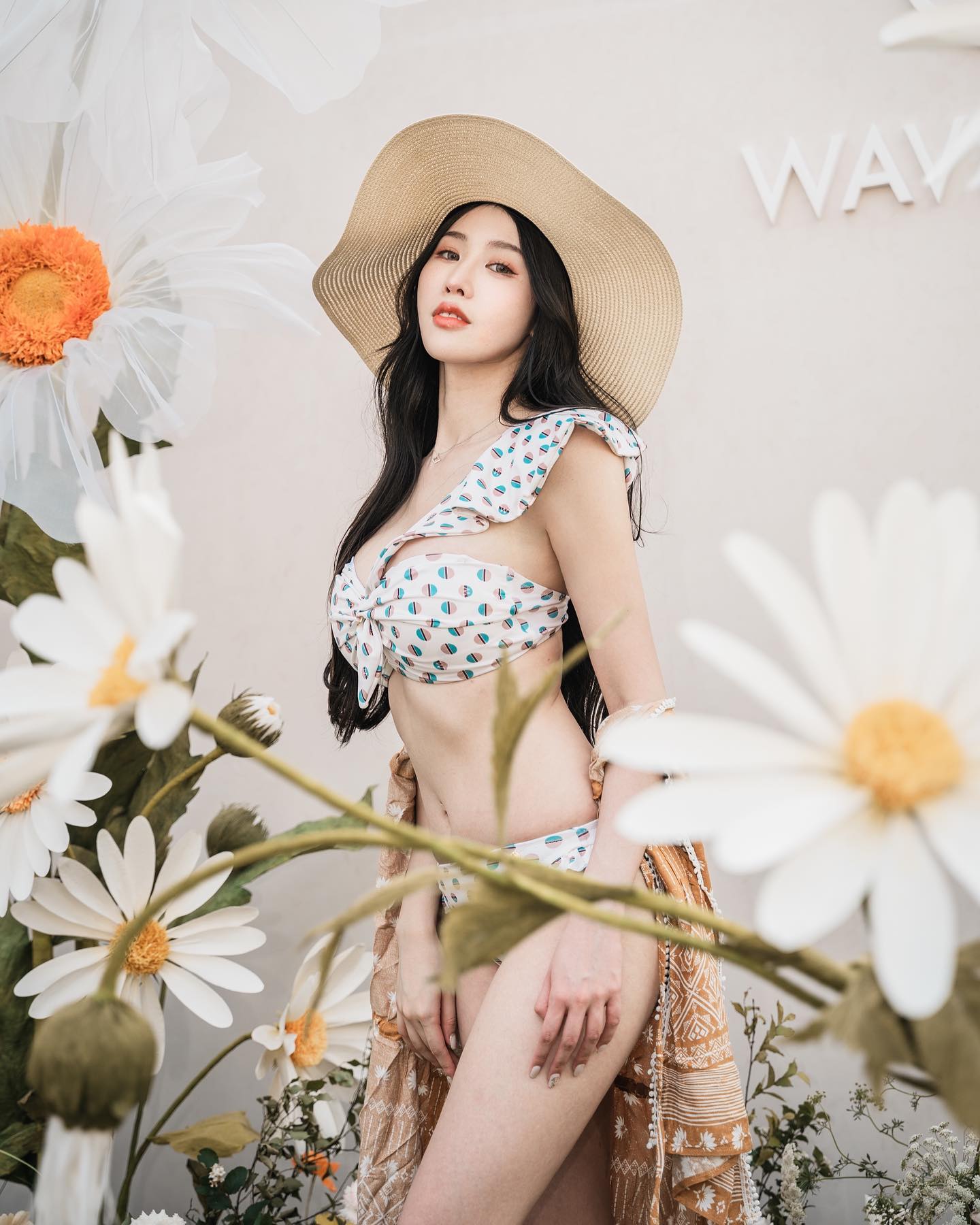 性感女王「鄭若青」挺傲人上圍讓你選一套，「飽滿乳溝」讓人狂噴鼻血！-第1章-图片9