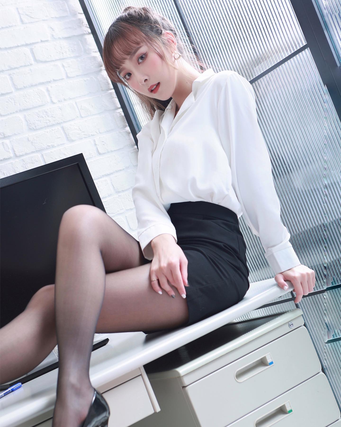 神正啦啦隊員「Rina」腰細臀翹雙奶又美大，拍照時「曲線畢露」辣翻！-第1章-图片4