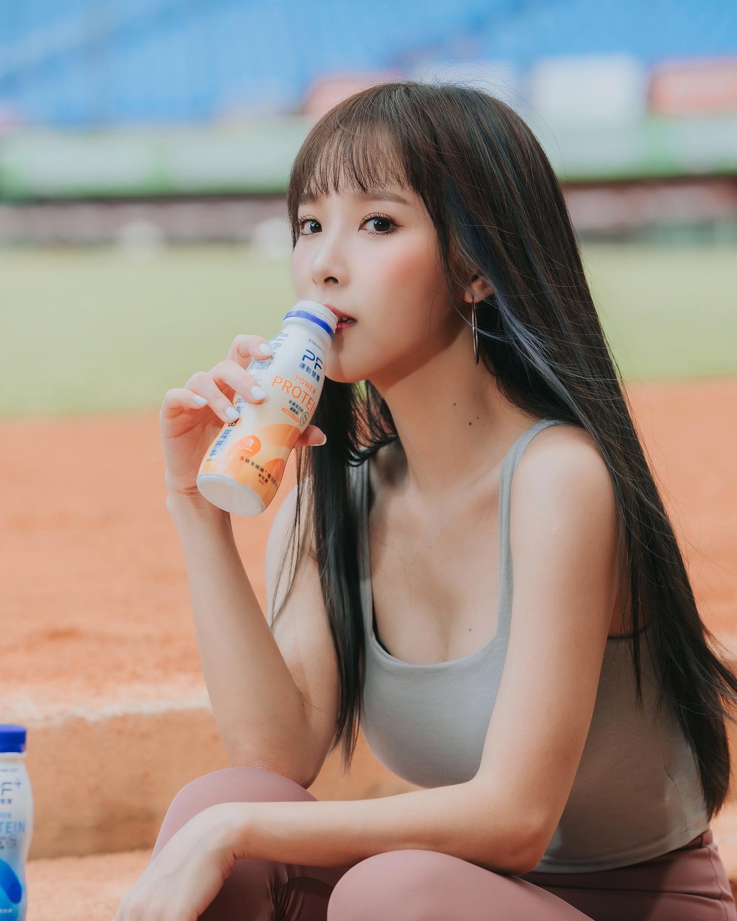 神正啦啦隊員「Rina」腰細臀翹雙奶又美大，拍照時「曲線畢露」辣翻！-第1章-图片1