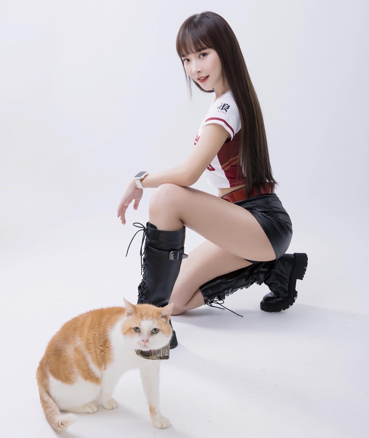 神正啦啦隊員「Rina」腰細臀翹雙奶又美大，拍照時「曲線畢露」辣翻！-第1章-图片7