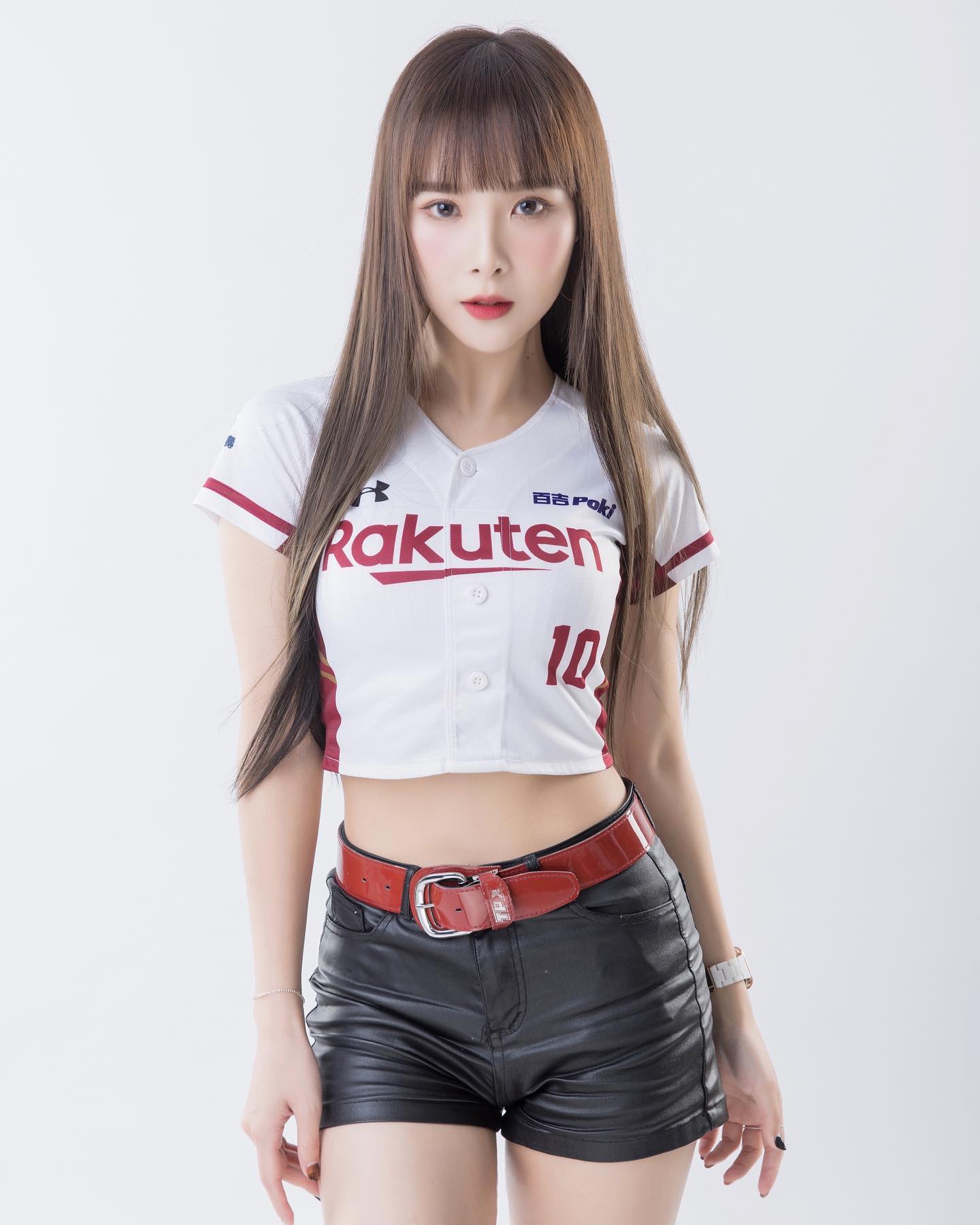 神正啦啦隊員「Rina」腰細臀翹雙奶又美大，拍照時「曲線畢露」辣翻！-第1章-图片9