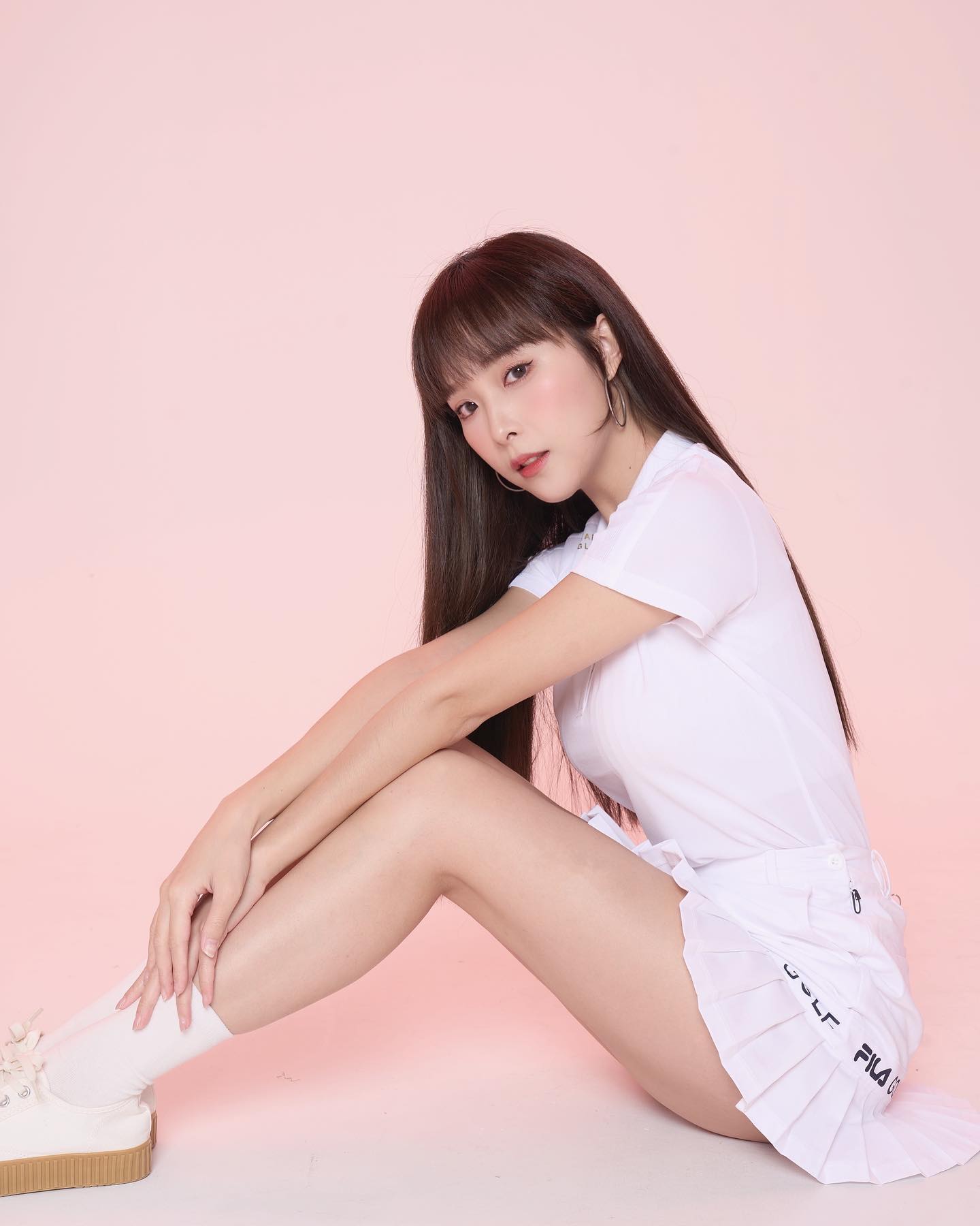 神正啦啦隊員「Rina」腰細臀翹雙奶又美大，拍照時「曲線畢露」辣翻！-第1章-图片10