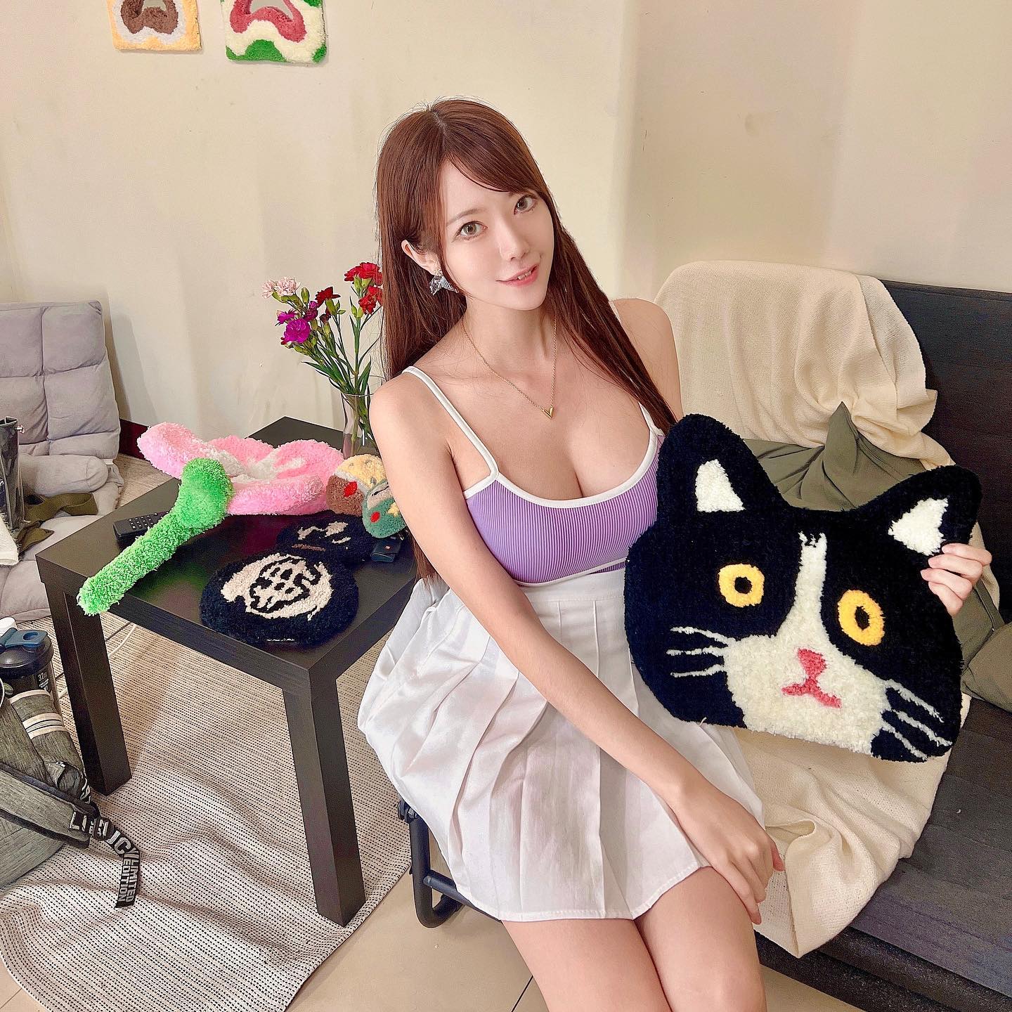 豐滿妹子「吳芸帆」傲人比基尼曲線太兇猛了！超細纖腰把遊客都迷倒了-第1章-图片6