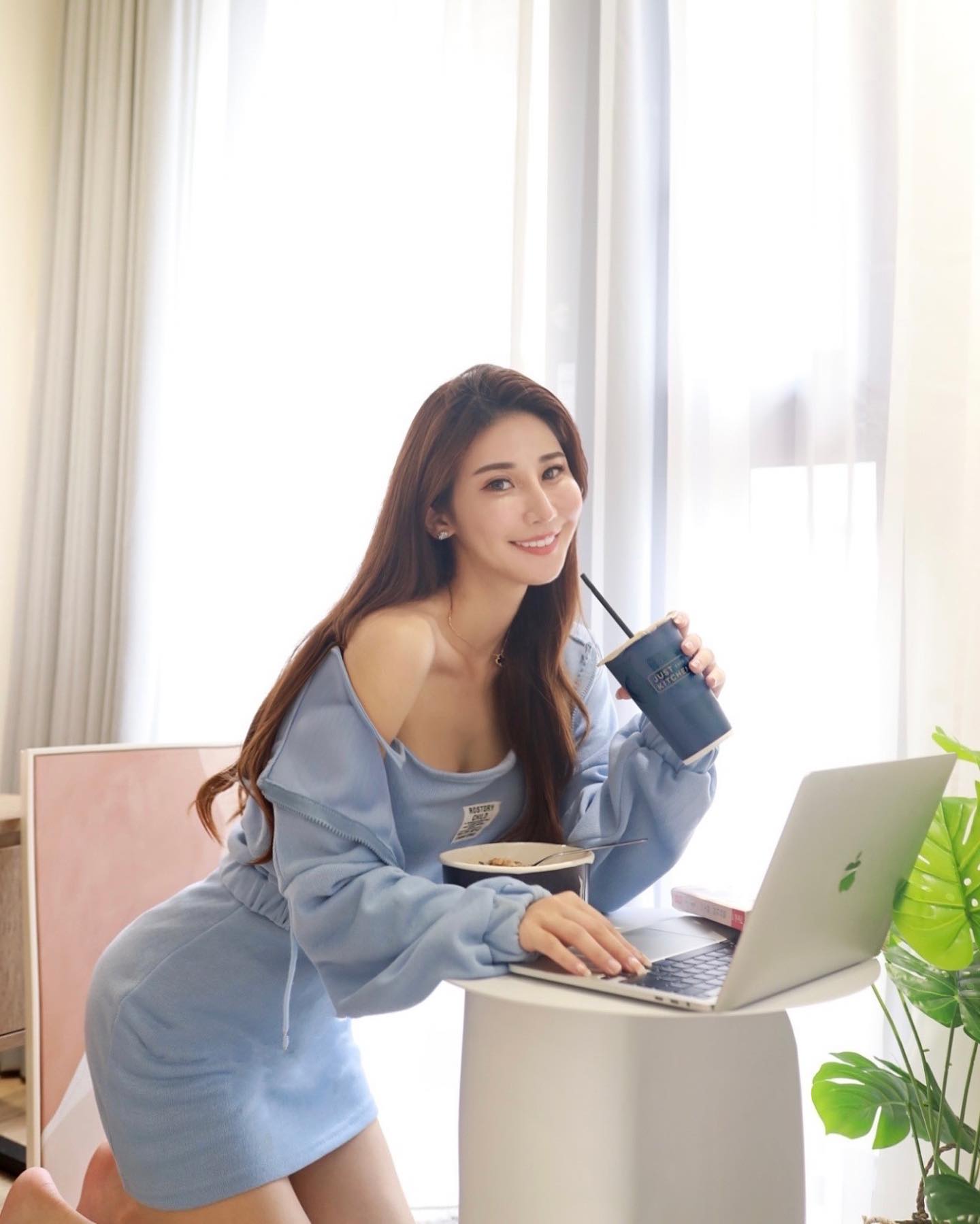 酥胸甜心「霈媞」清新容貌充滿初戀感，「火爆上圍」意圖使人上班分心啊-第1章-图片10