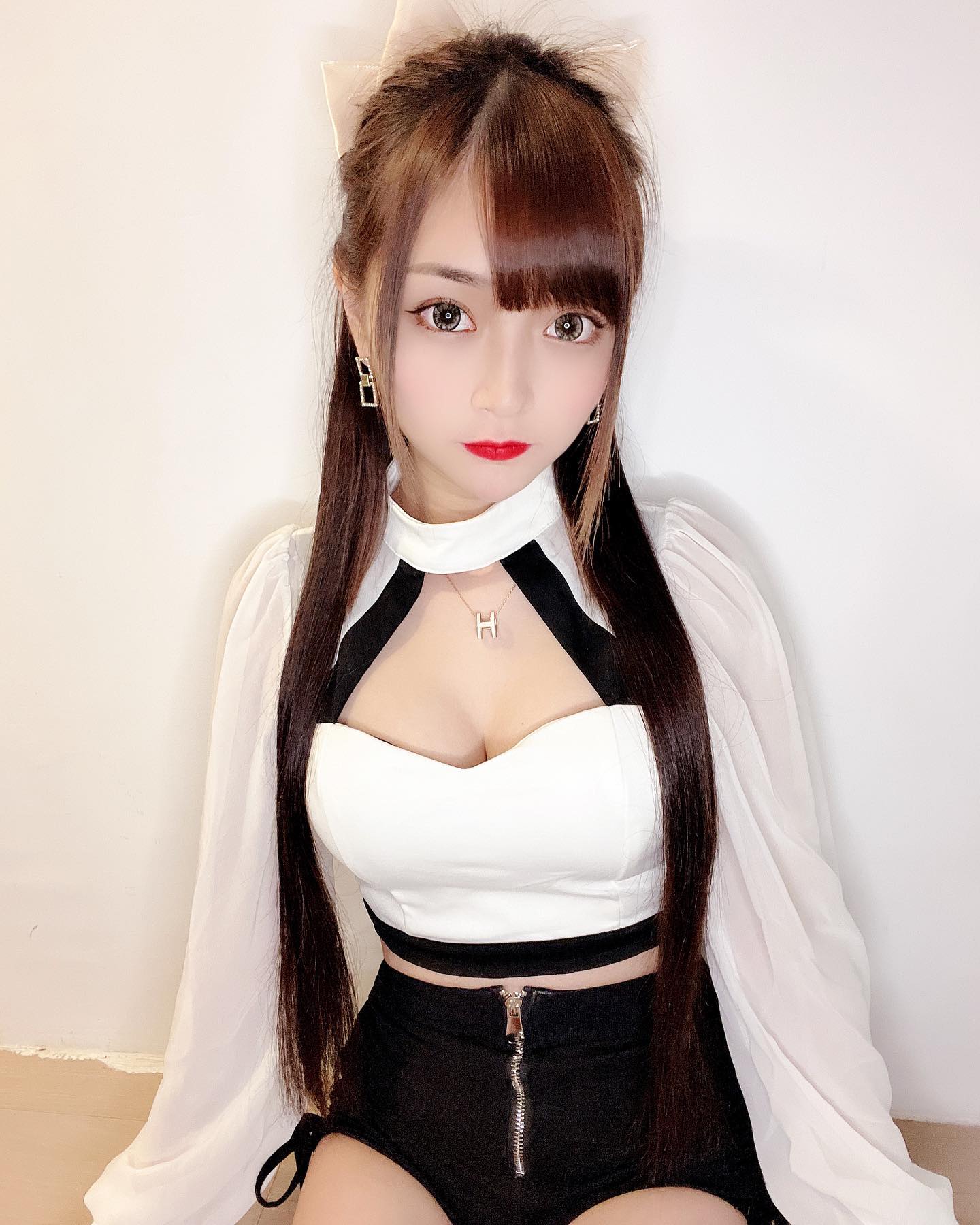 「小洋榛」水汪大眼笑起來太甜美，胸前果然是渾圓兩顆，「白嫩事業線」越看越吸睛！-第1章-图片11