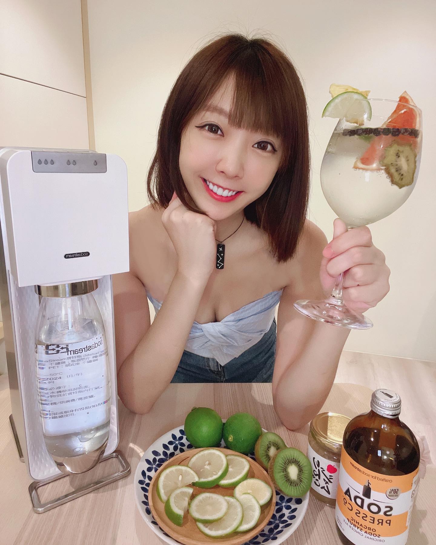 清純鄰家系正妹「陳采青」巨猛奶香「散發完美氣質」電力爆表了！-第1章-图片1