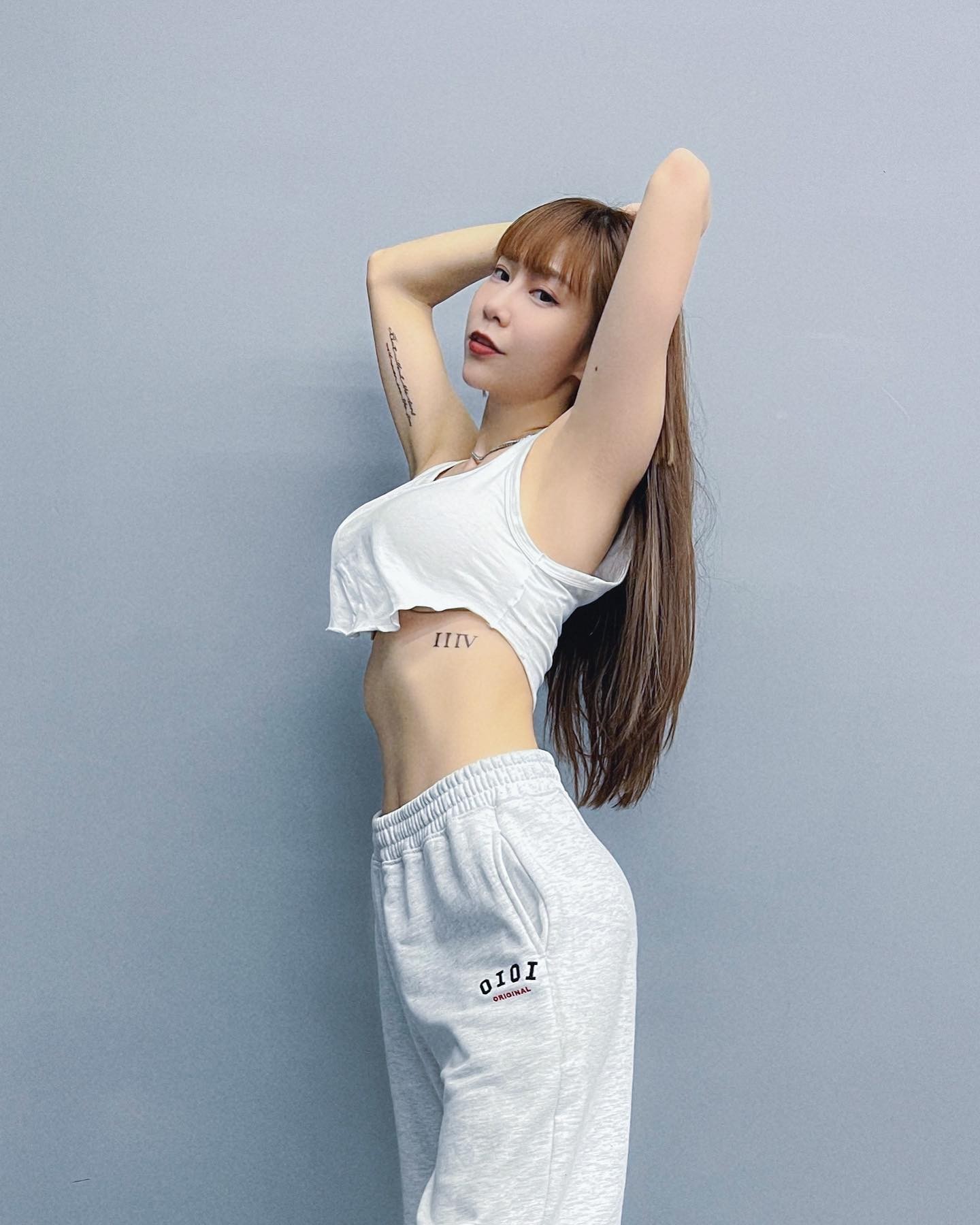 超性感正妹「董梓甯」露出長長一條深溝！側面曲線瘋狂吸讚，鼻血要狂噴了！-第1章-图片4