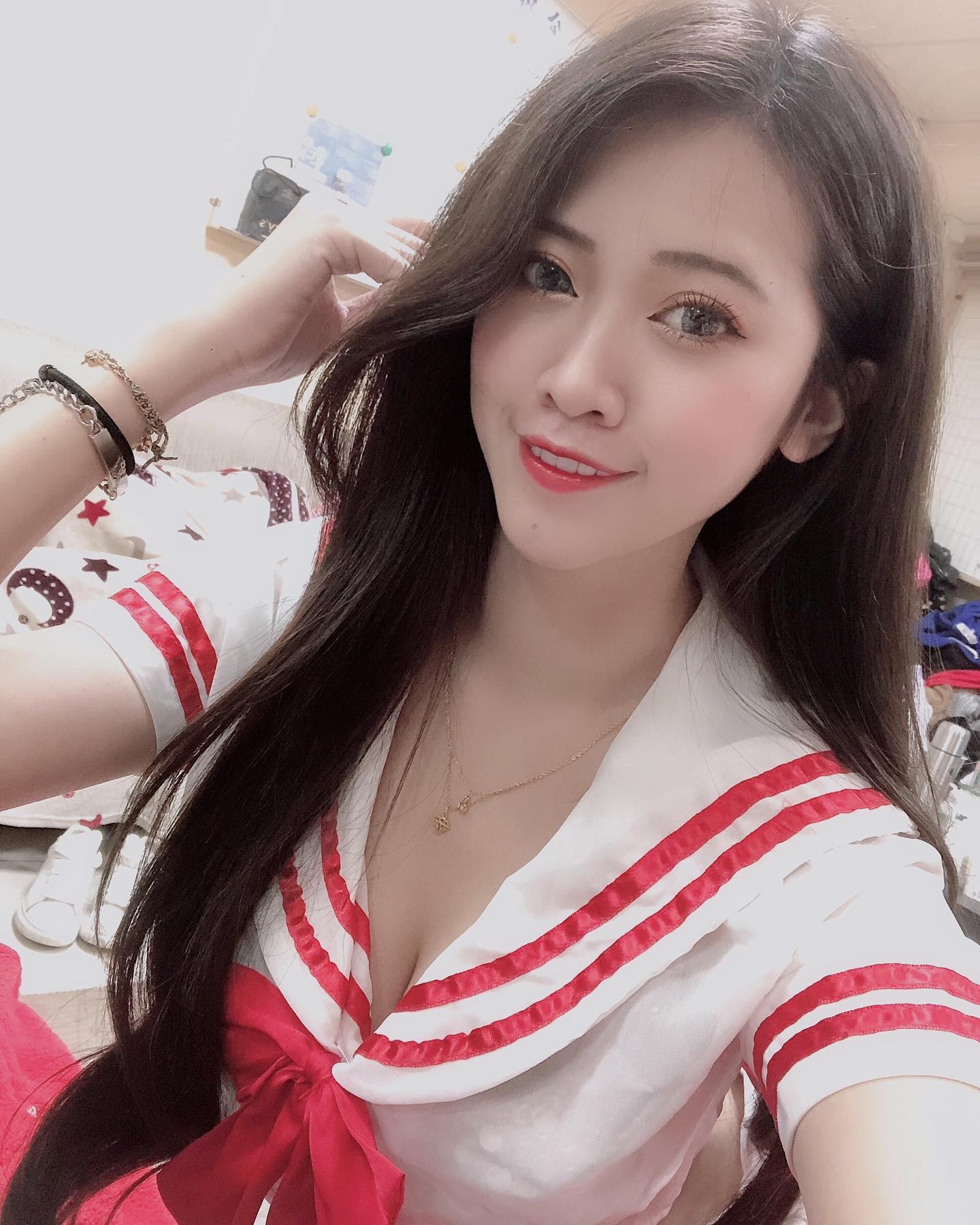 性感女神「賴紅茶」引起一波雄性躁動！「鮮美肉體」呼之欲出，戰鬥力太狂會腿軟阿-第1章-图片6