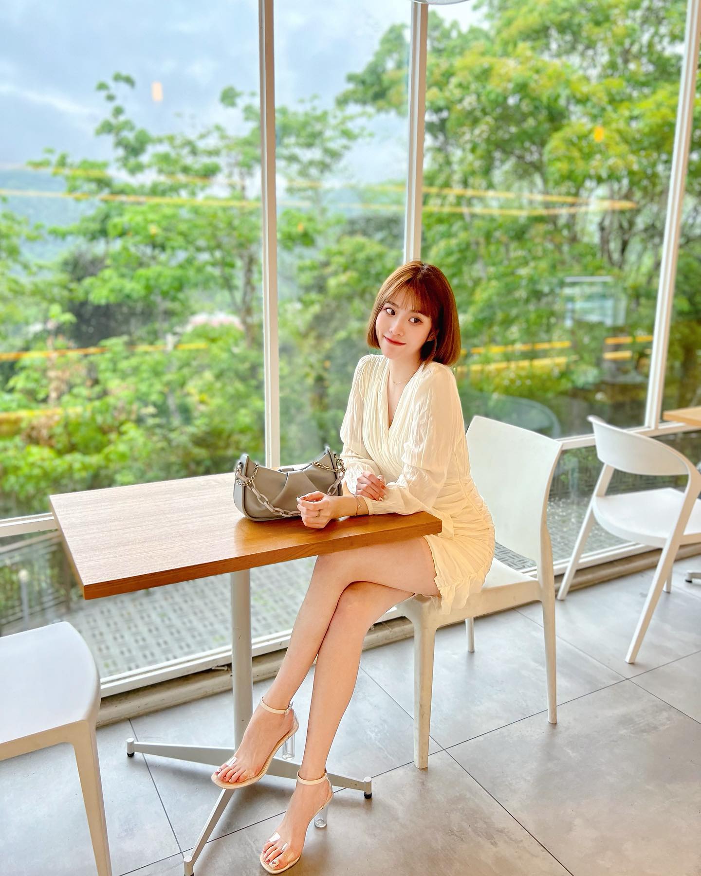 誘惑甜心「李花fafa」迷人長腿佔據畫面，中路好透氣，每片肌膚都要深呼吸-第1章-图片10